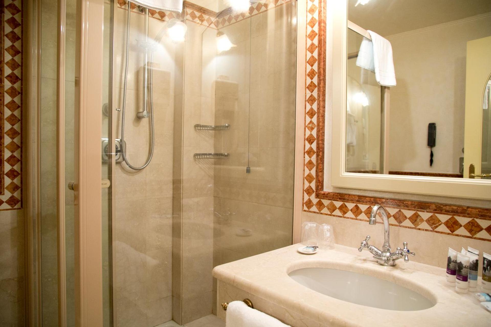 Hotel Milano Regency - Photo 38