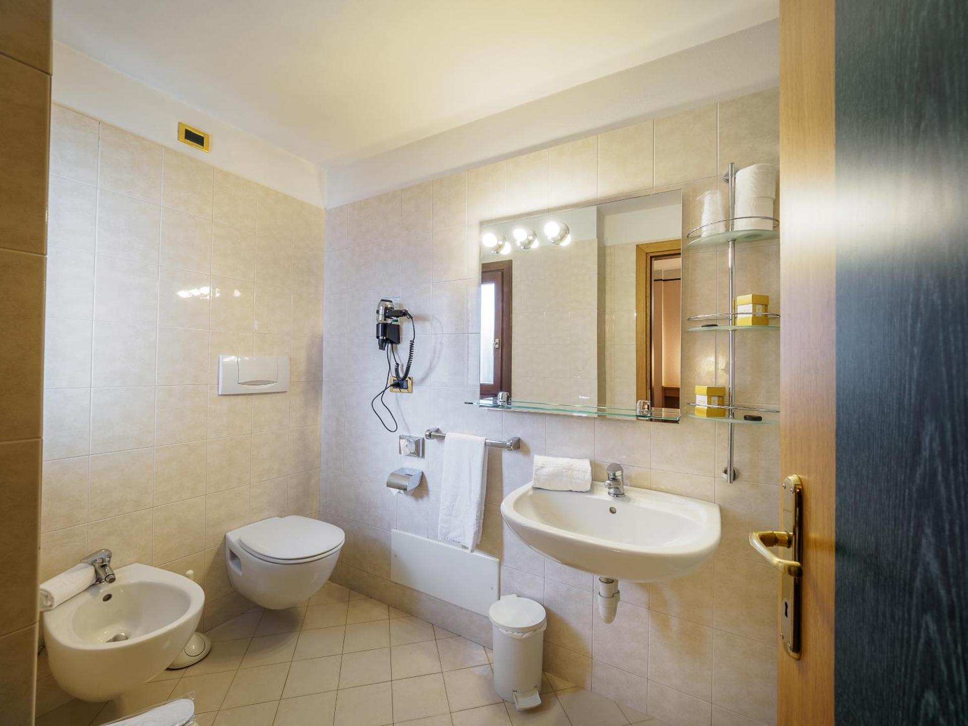 Hotel Santanton - Photo 59