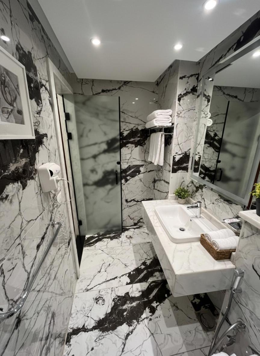 New Blue Pyramids Cave - Photo 4