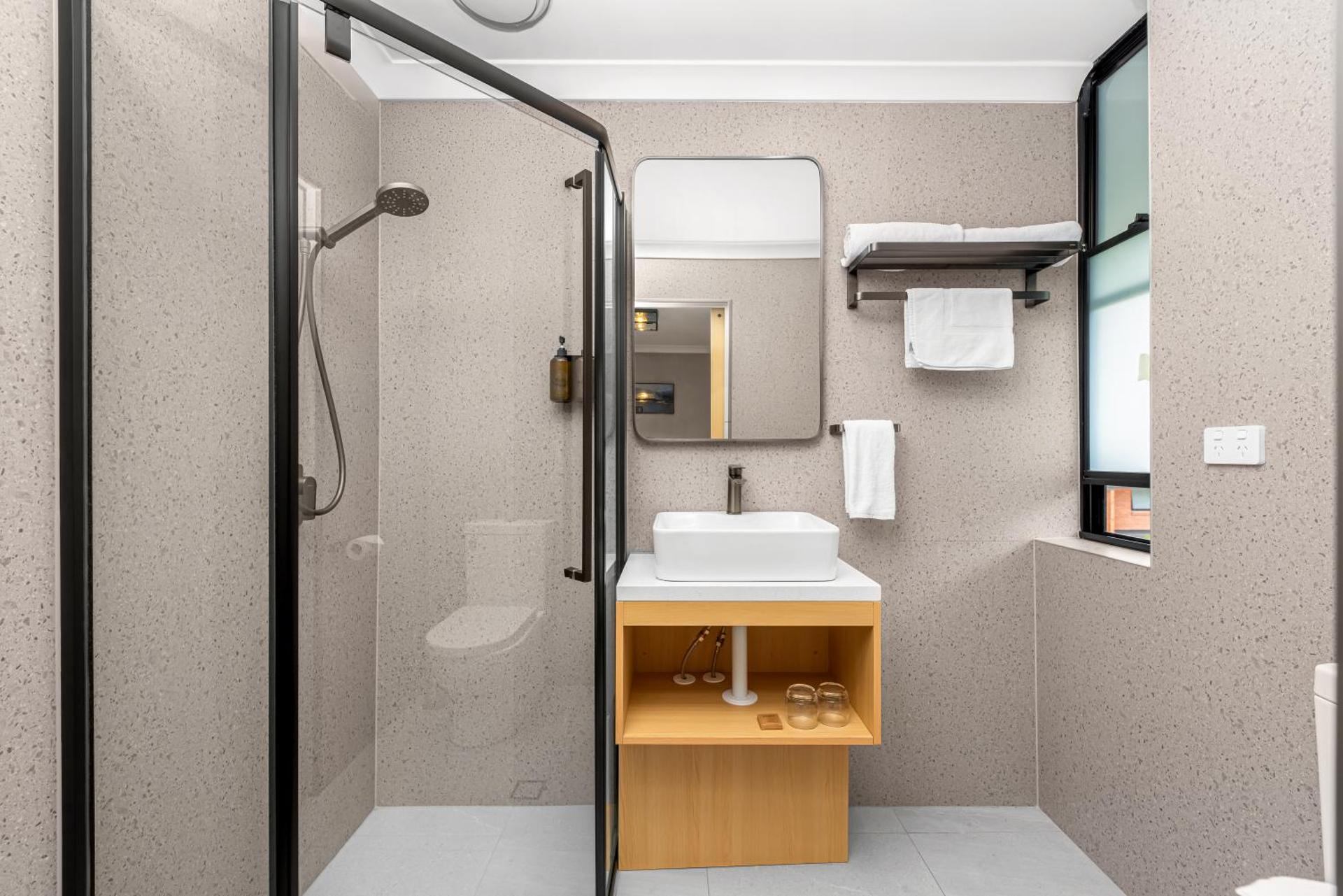 Spring Hill Inn - Photo 32