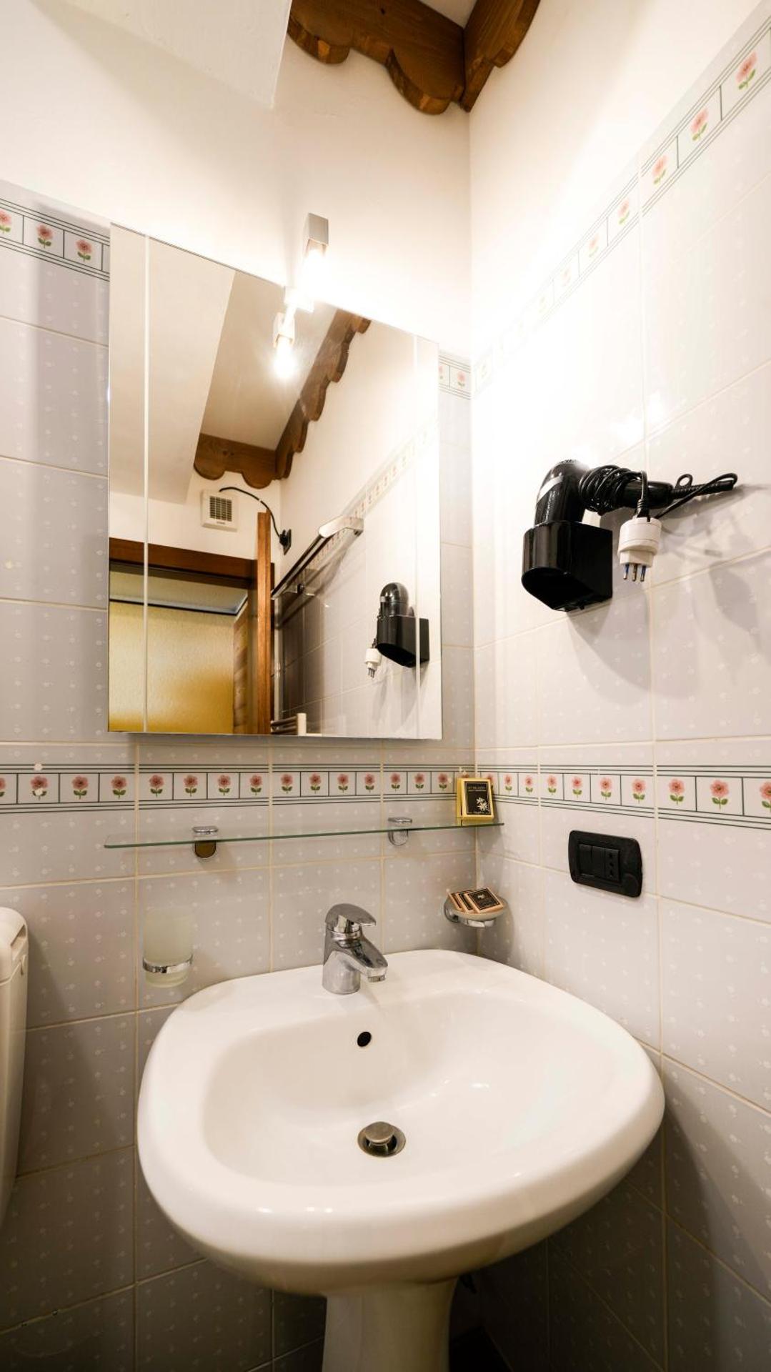 Hotel Jumeaux - Photo 41