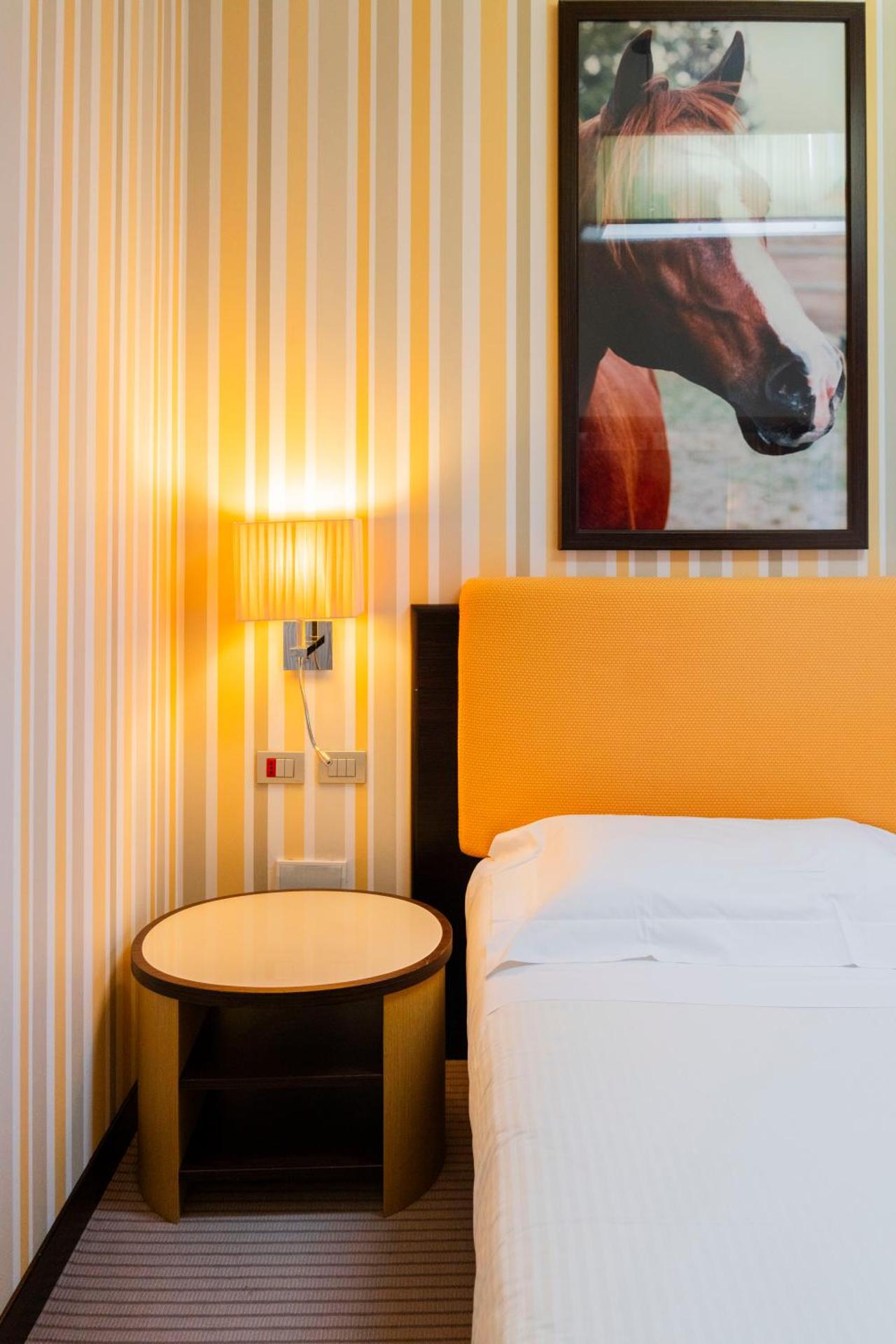 UNAHOTELS Varese - Photo 71