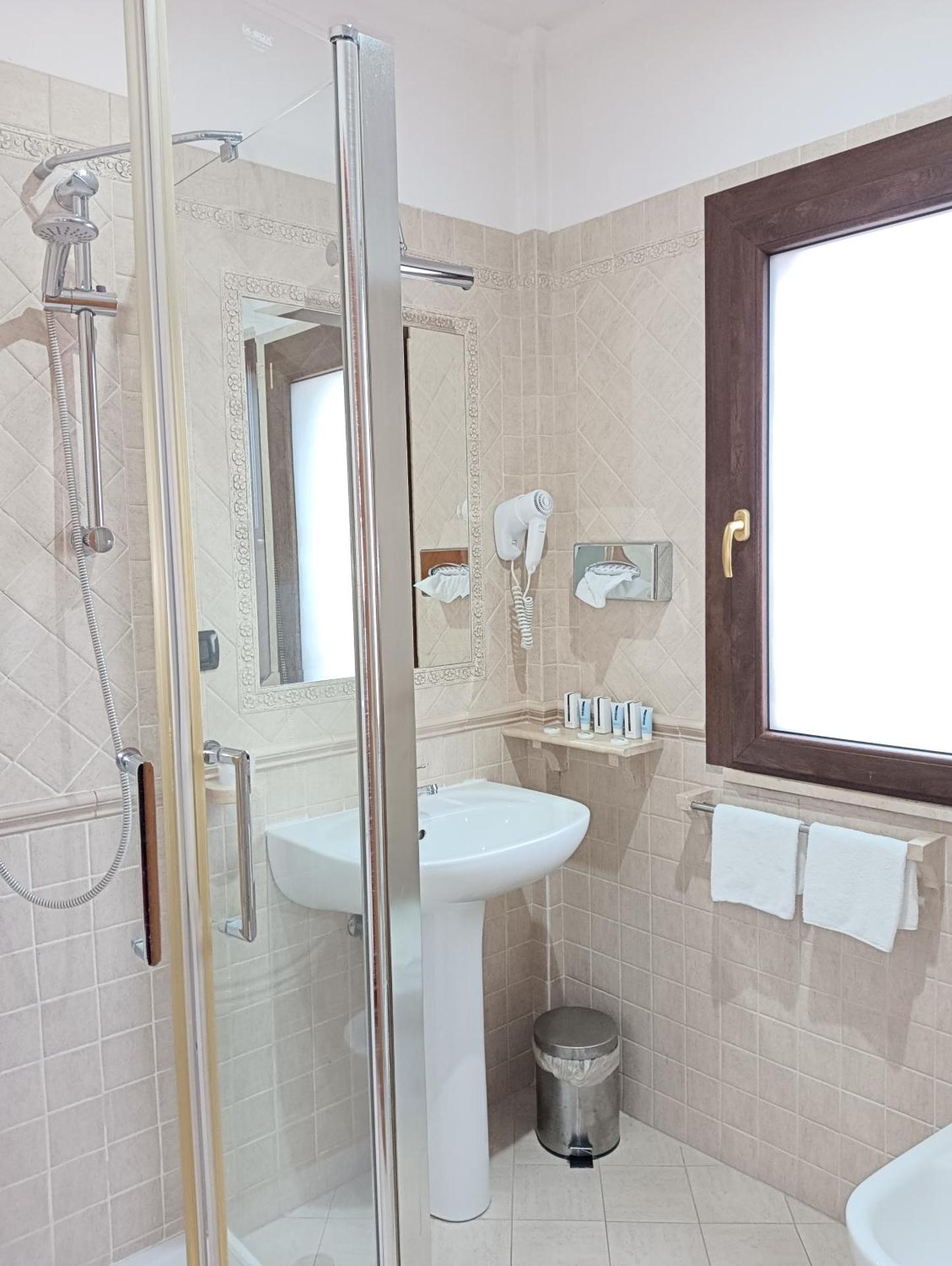 Hotel Riviera Fiumicino - Photo 9