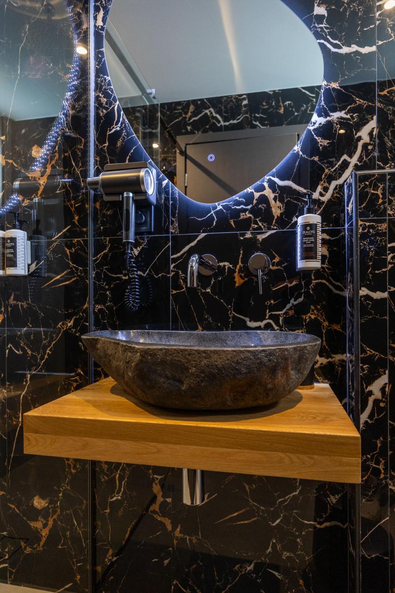 Olive Garden Hotel - Photo 14