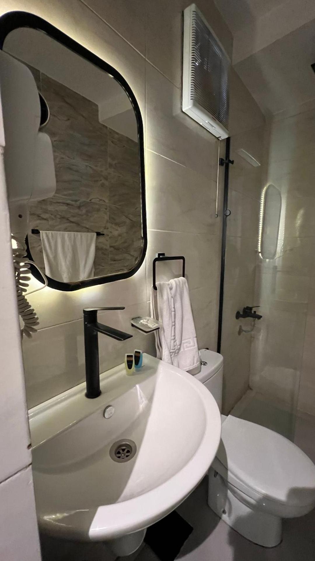 ATon Hotel - Photo 6