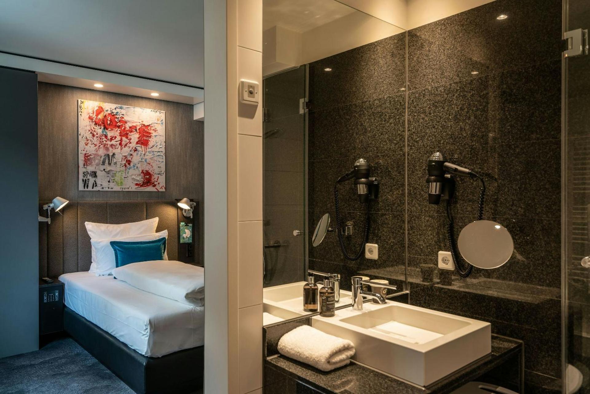 Motel One Berlin Mitte - Photo 17