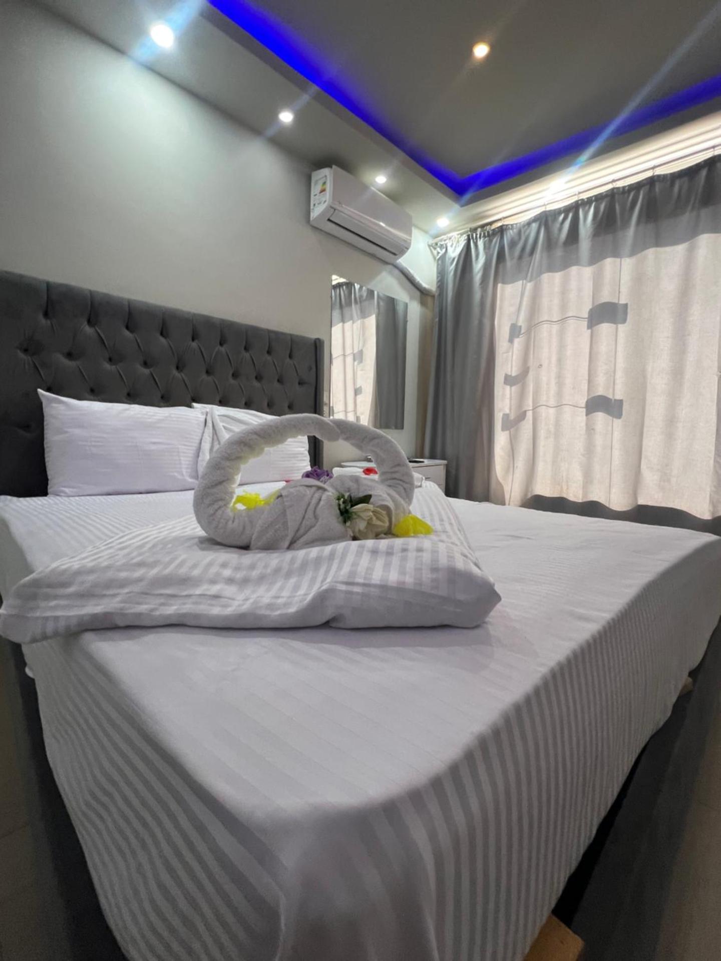 Montu pyramids view - Photo 13