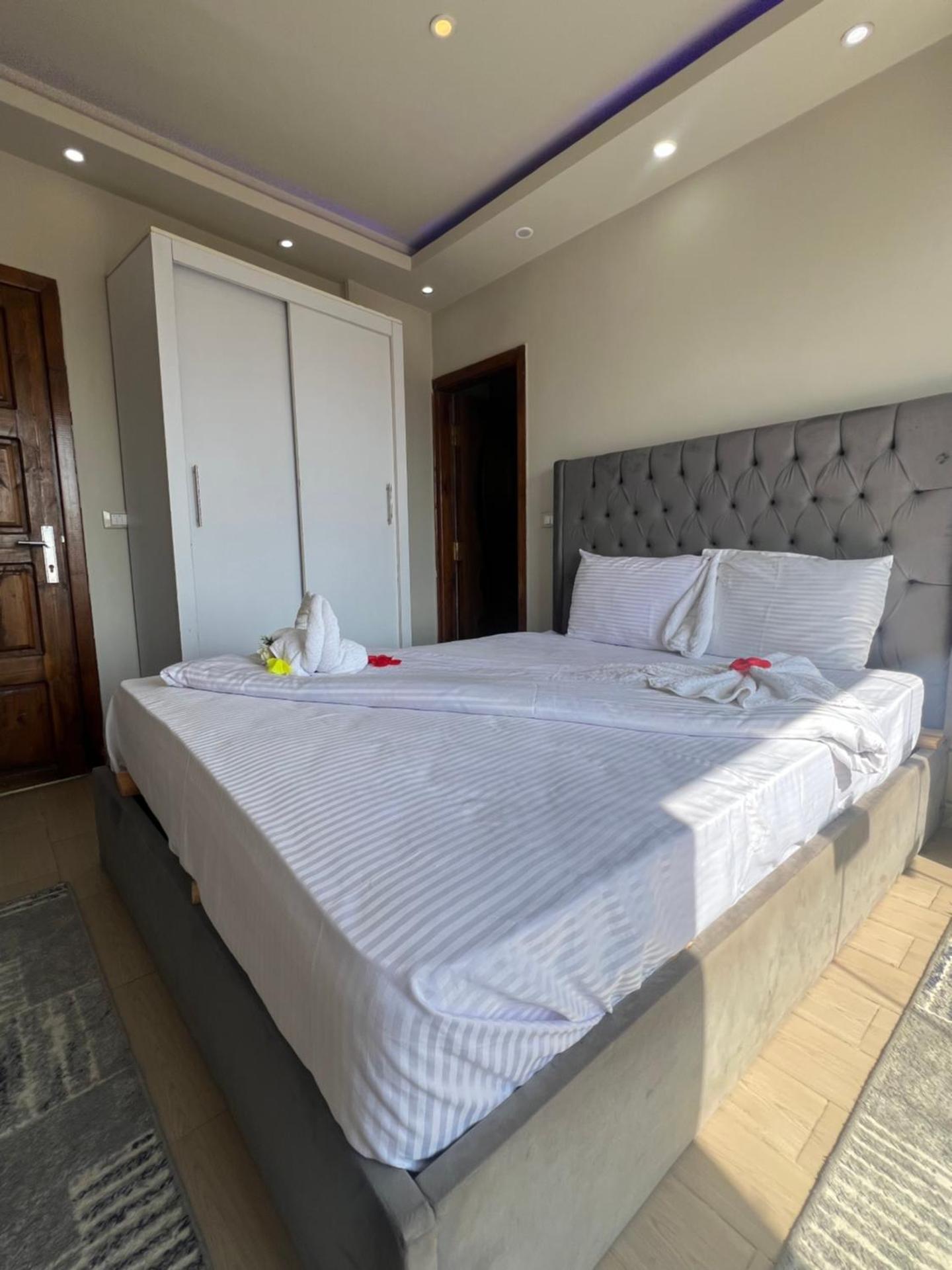 Montu pyramids view - Photo 2