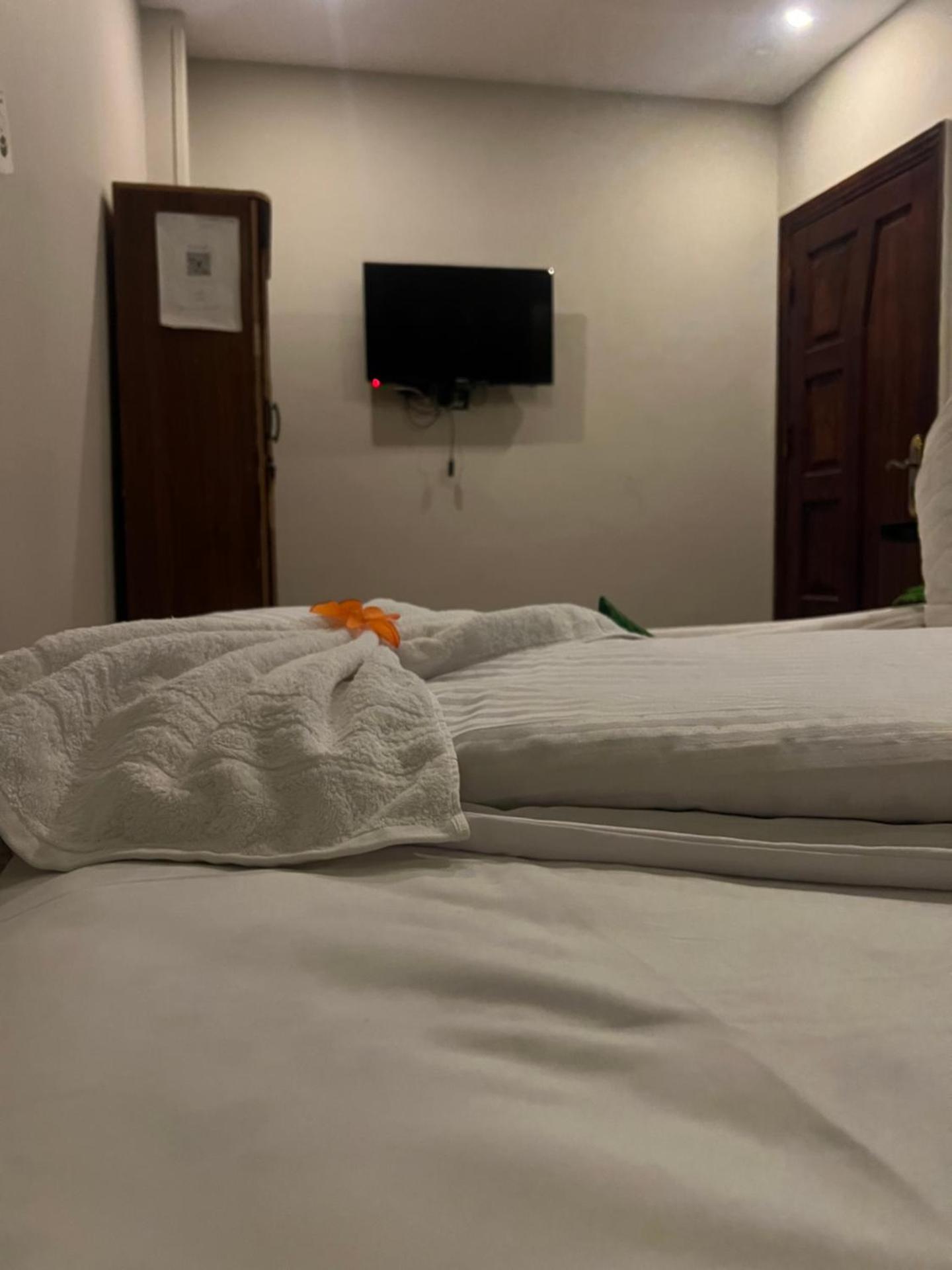 Montu pyramids view - Photo 8