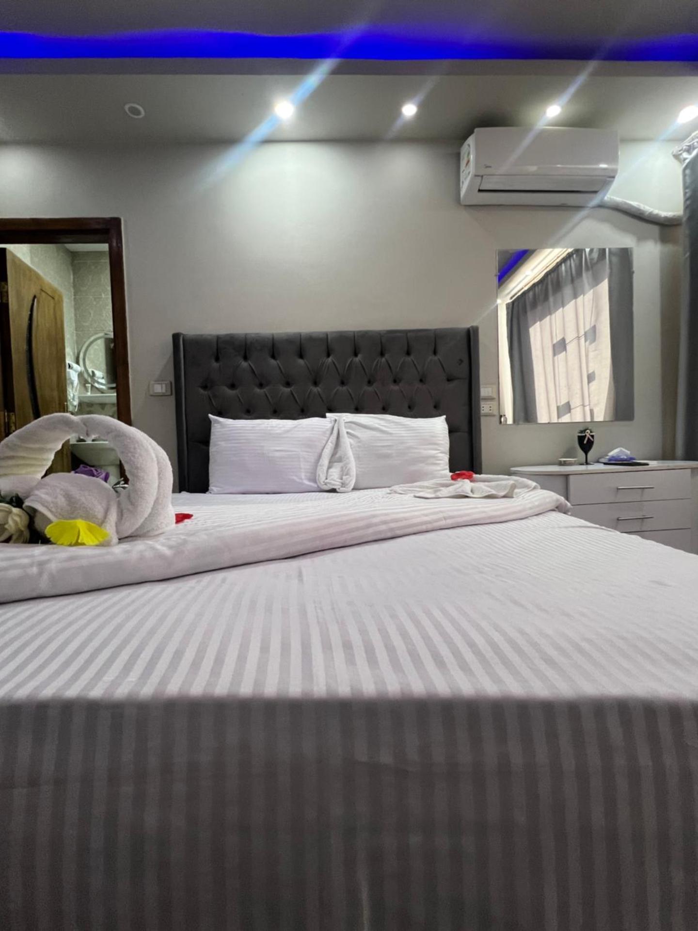 Montu pyramids view - Photo 15