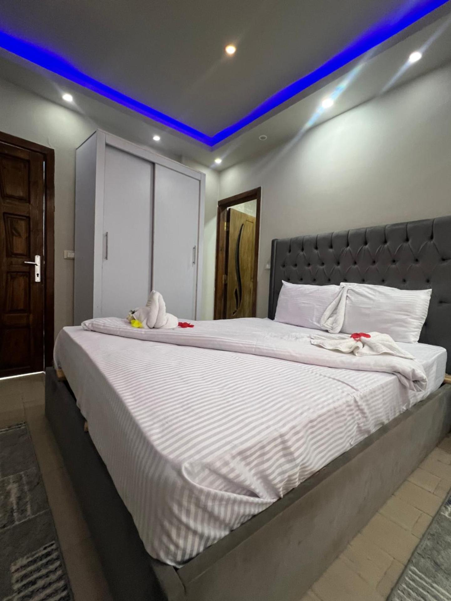 Montu pyramids view - Photo 23