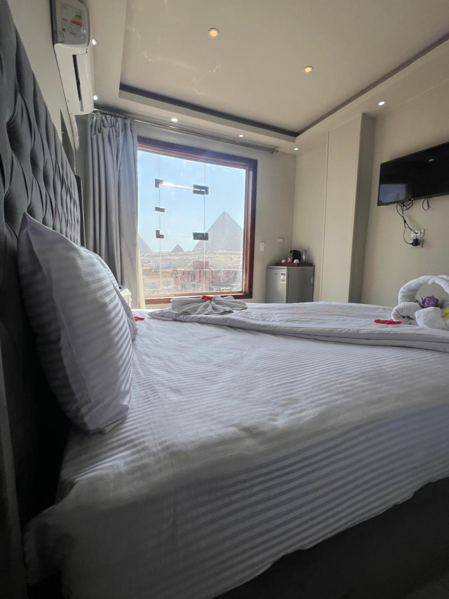 Montu pyramids view - Photo 14