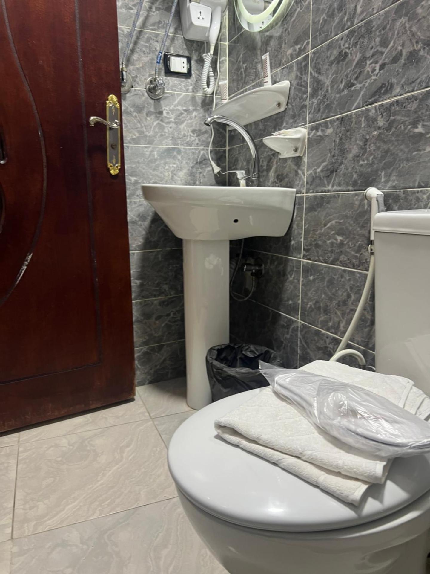 Montu pyramids view - Photo 22