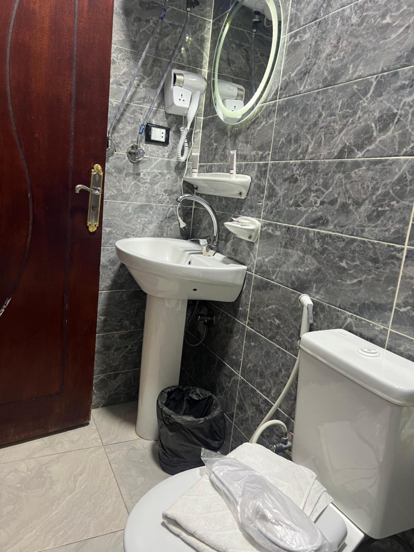 Montu pyramids view - Photo 17