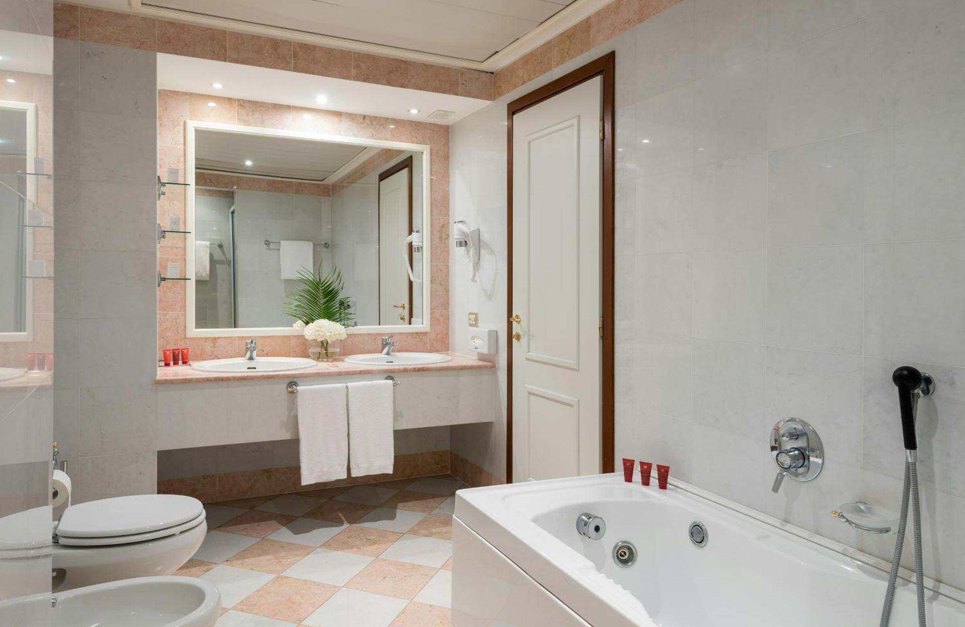 Leonardo Hotel Milan City Center - Photo 33
