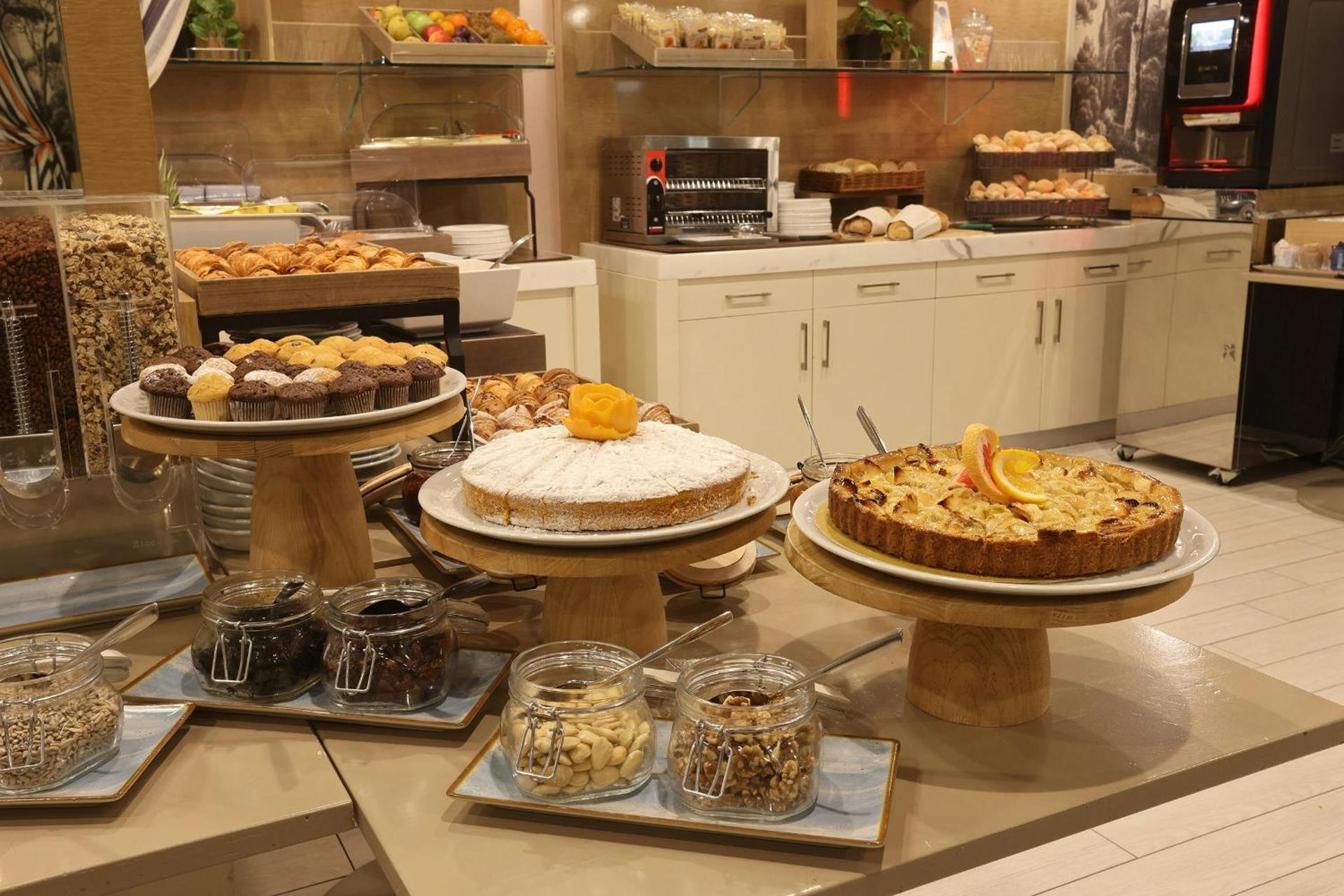Leonardo Hotel Milan City Center - Photo 26