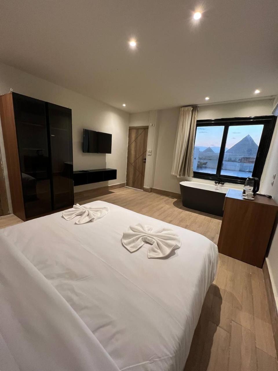 King's Gate Majestic pyramids & Sphinx view - Photo 5