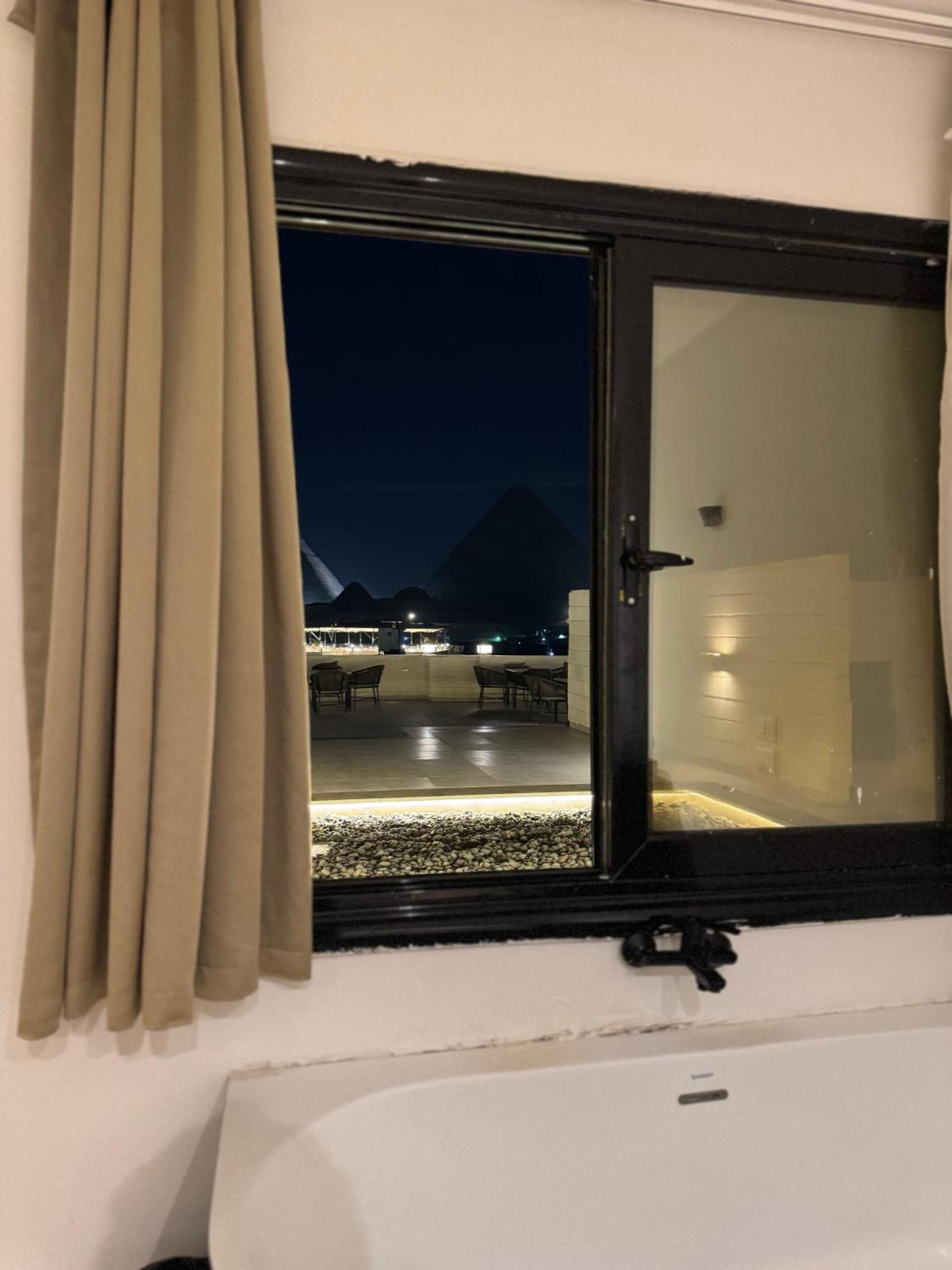 King's Gate Majestic pyramids & Sphinx view - Photo 2