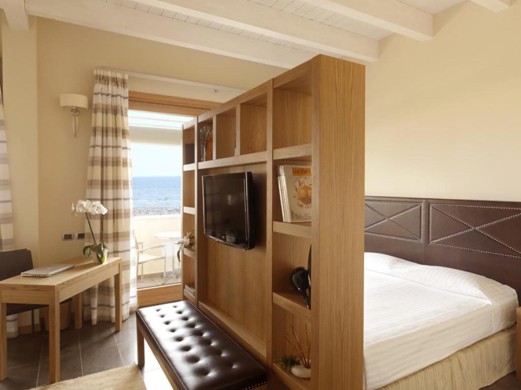 Hotel Cristallo - Photo 12