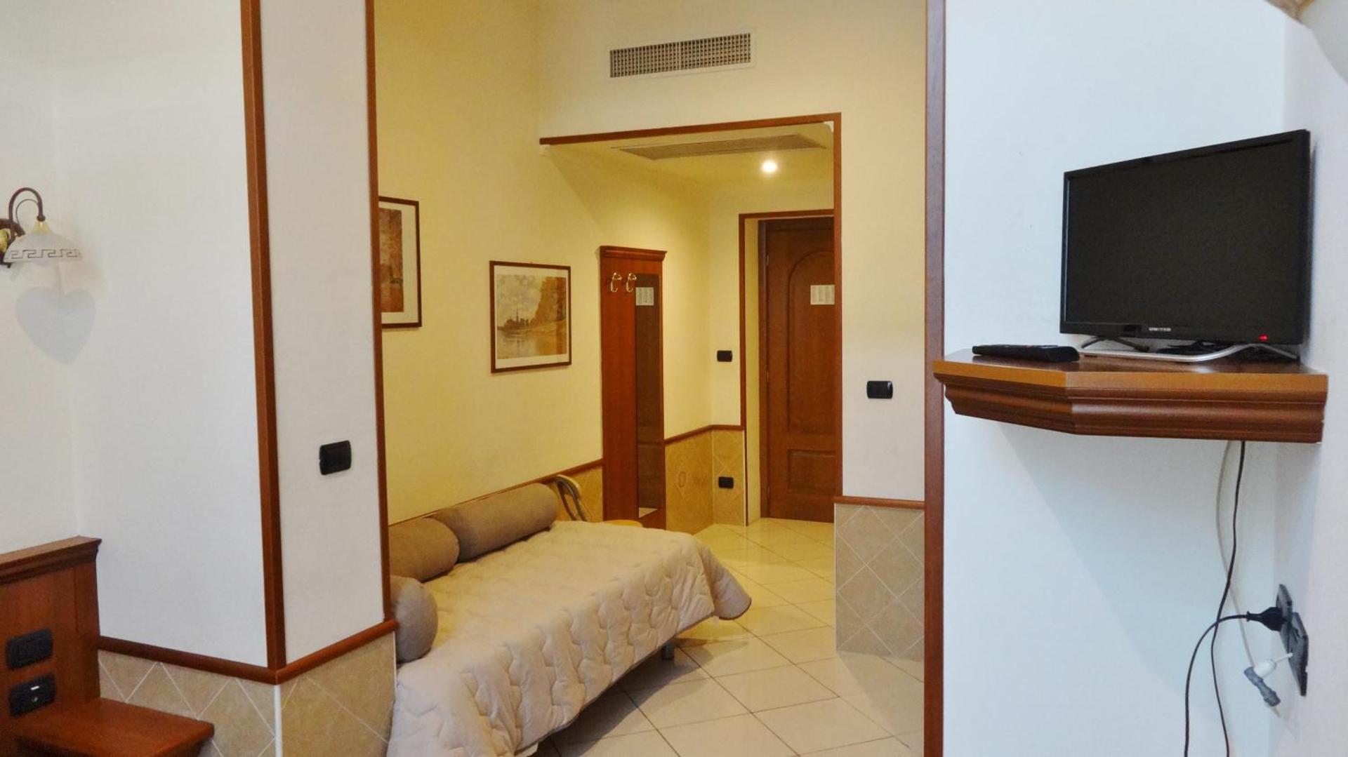 Hotel Astrid - Photo 33