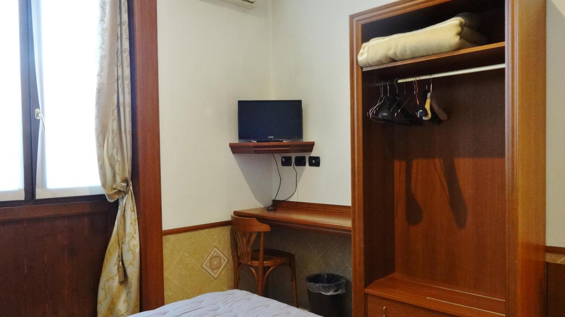 Hotel Astrid - Photo 36