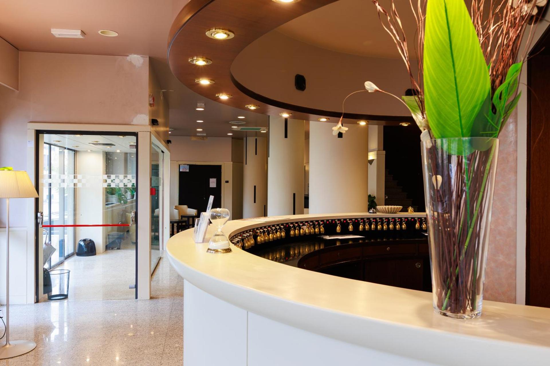 Hotel Excelsior Magenta - Photo 41