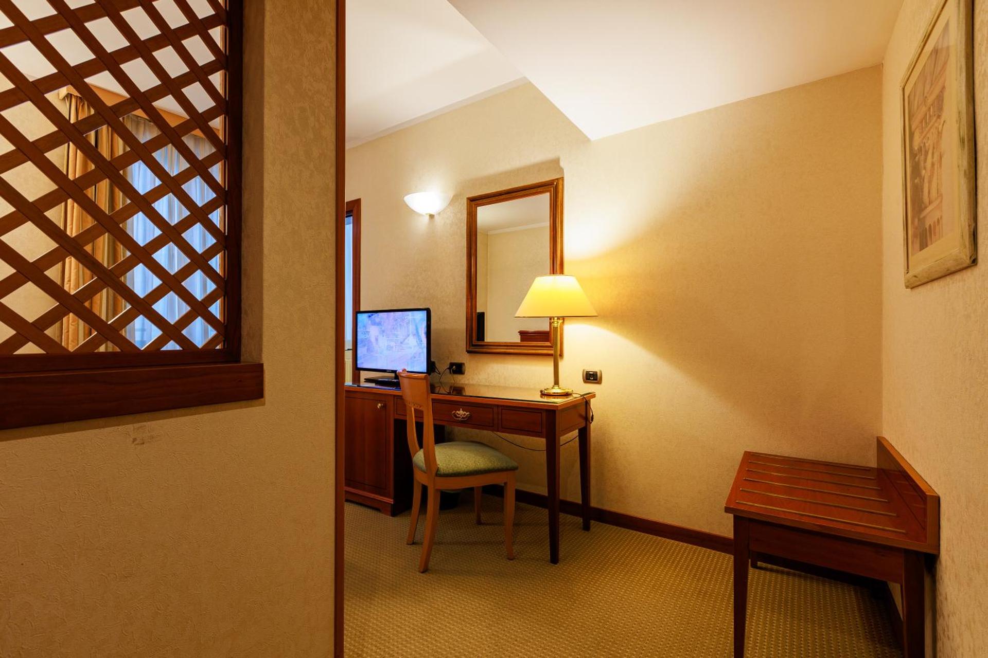 Hotel Excelsior Magenta - Photo 77