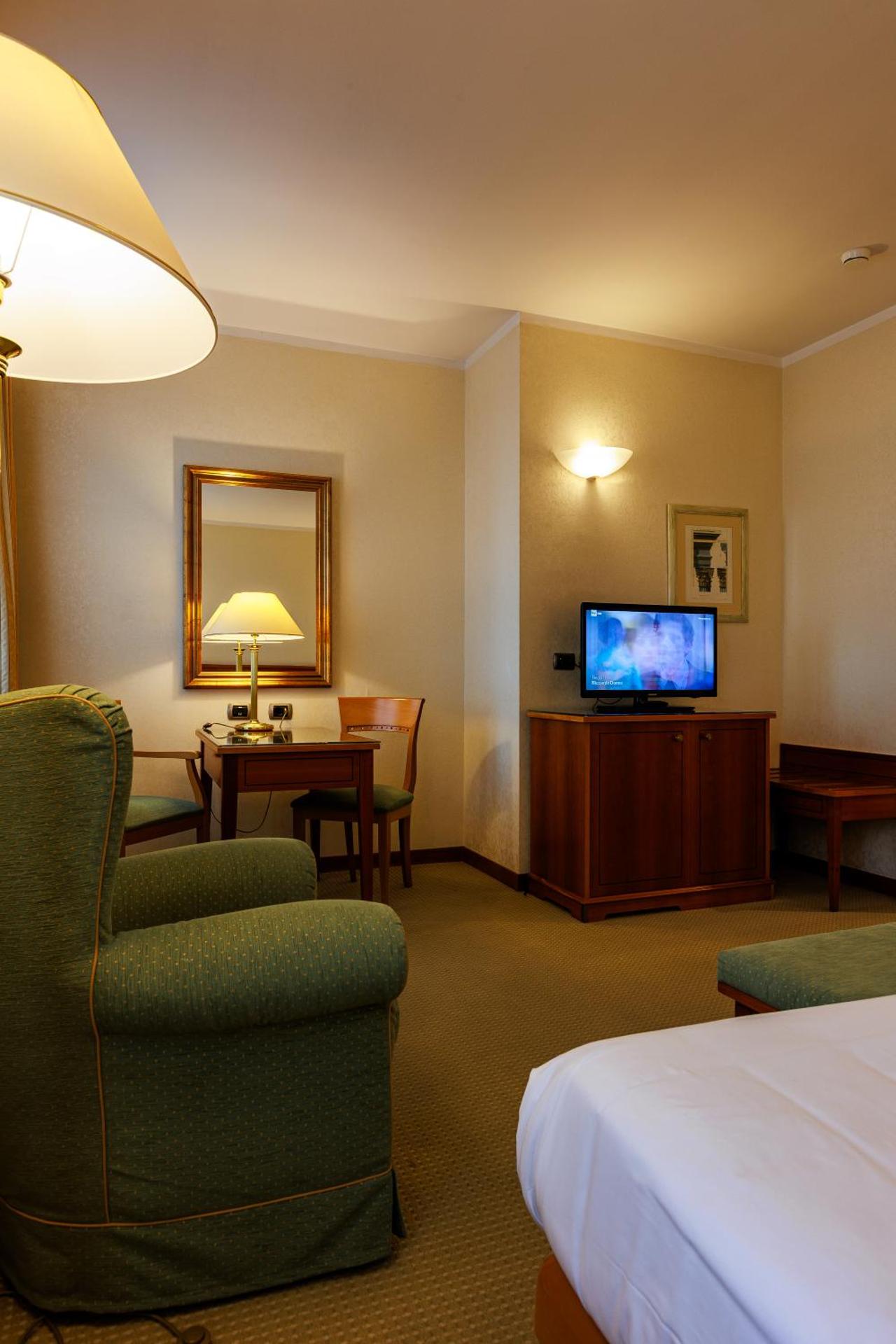Hotel Excelsior Magenta - Photo 60