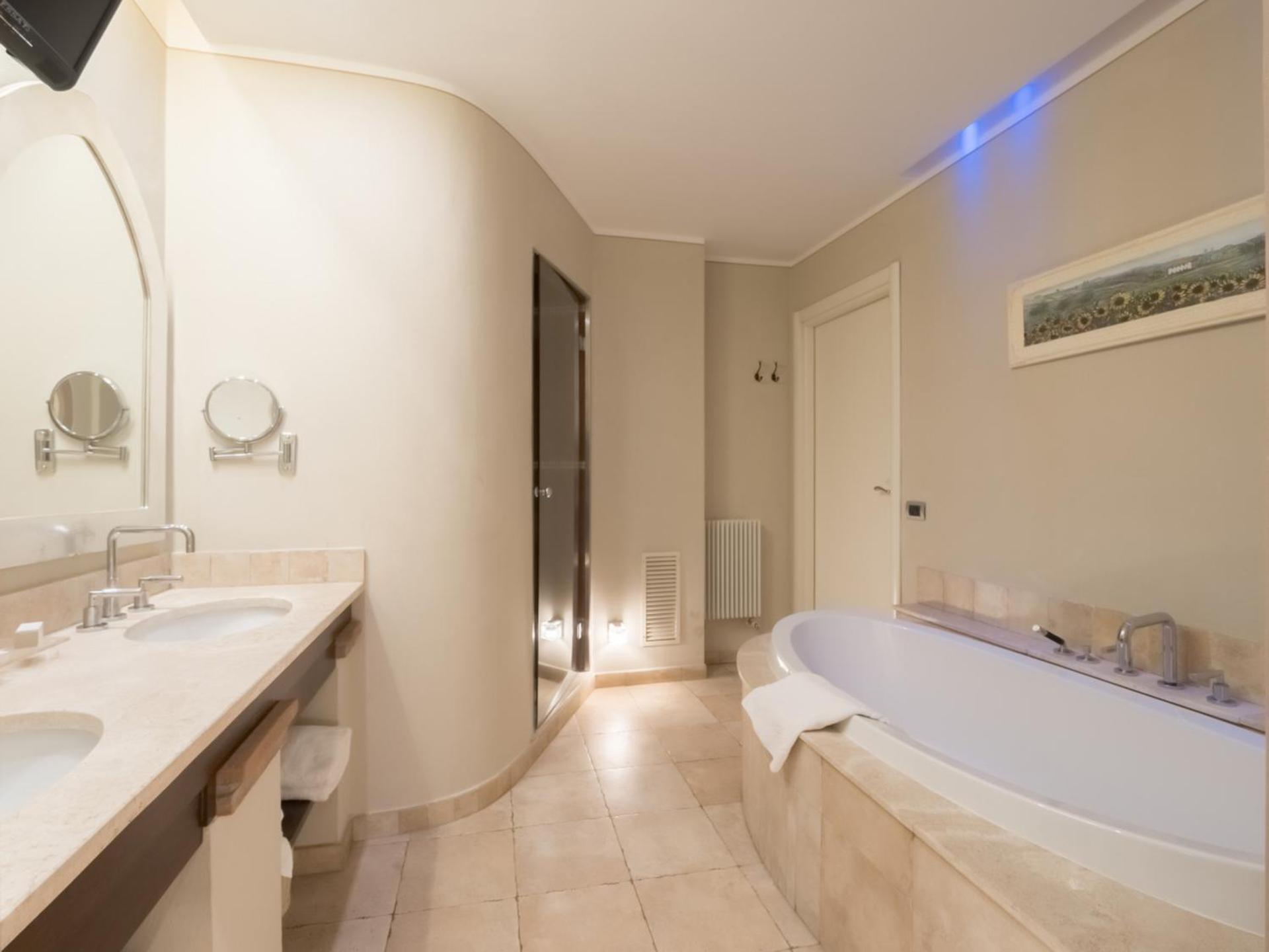 Vogue Hotel Arezzo - Photo 49