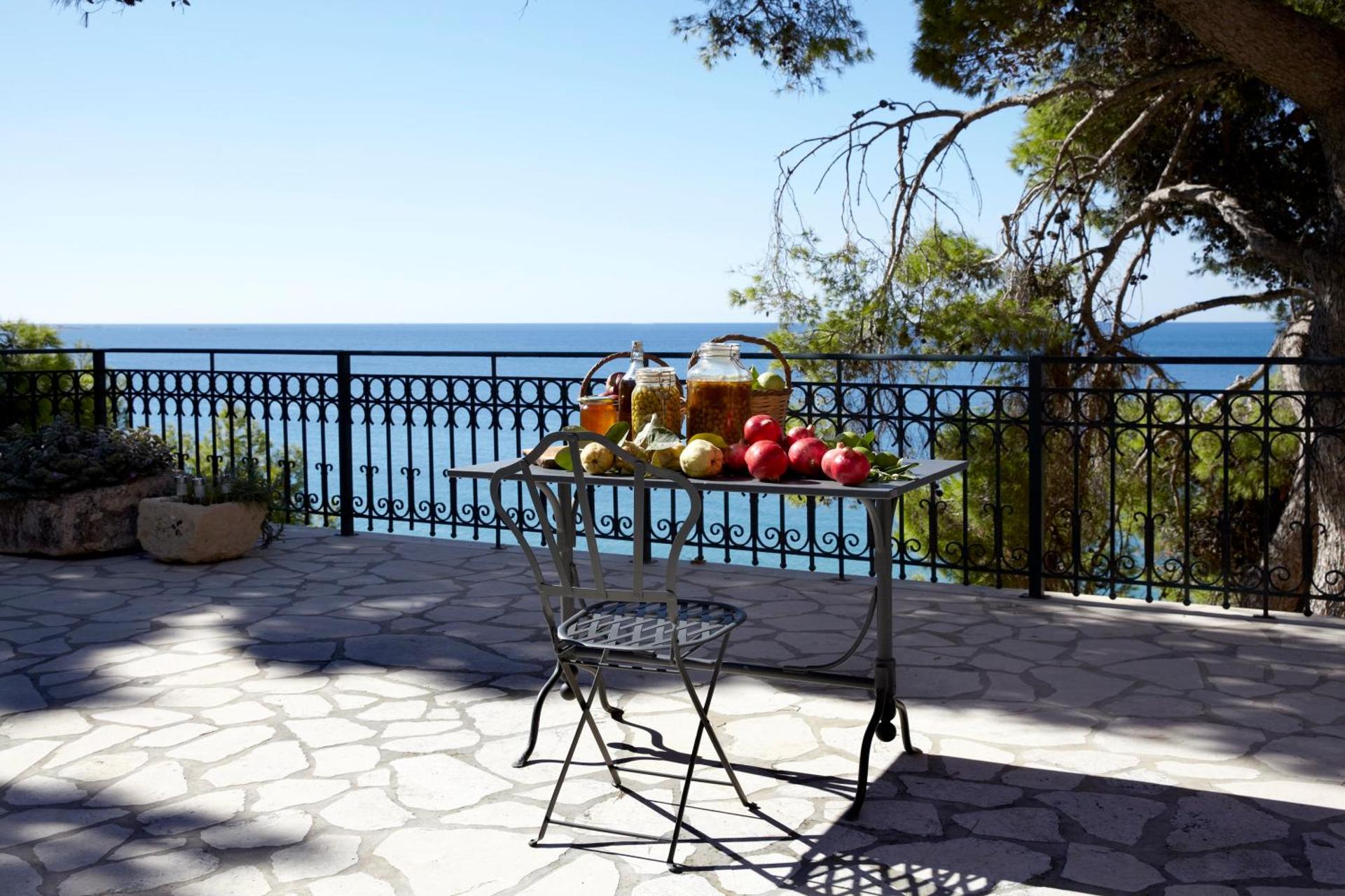 Avra Private Suites - Photo 196