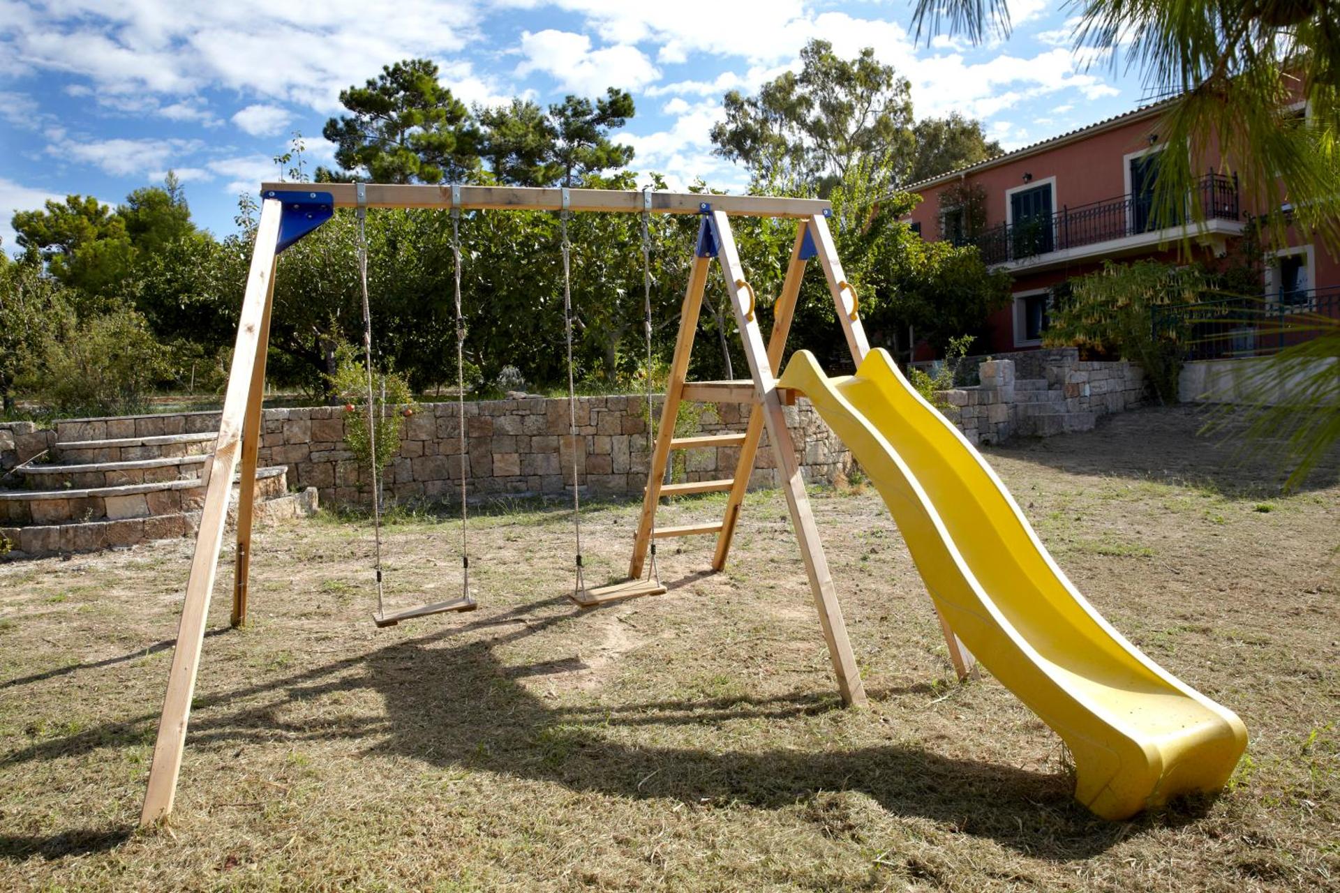 Avra Private Suites - Photo 34