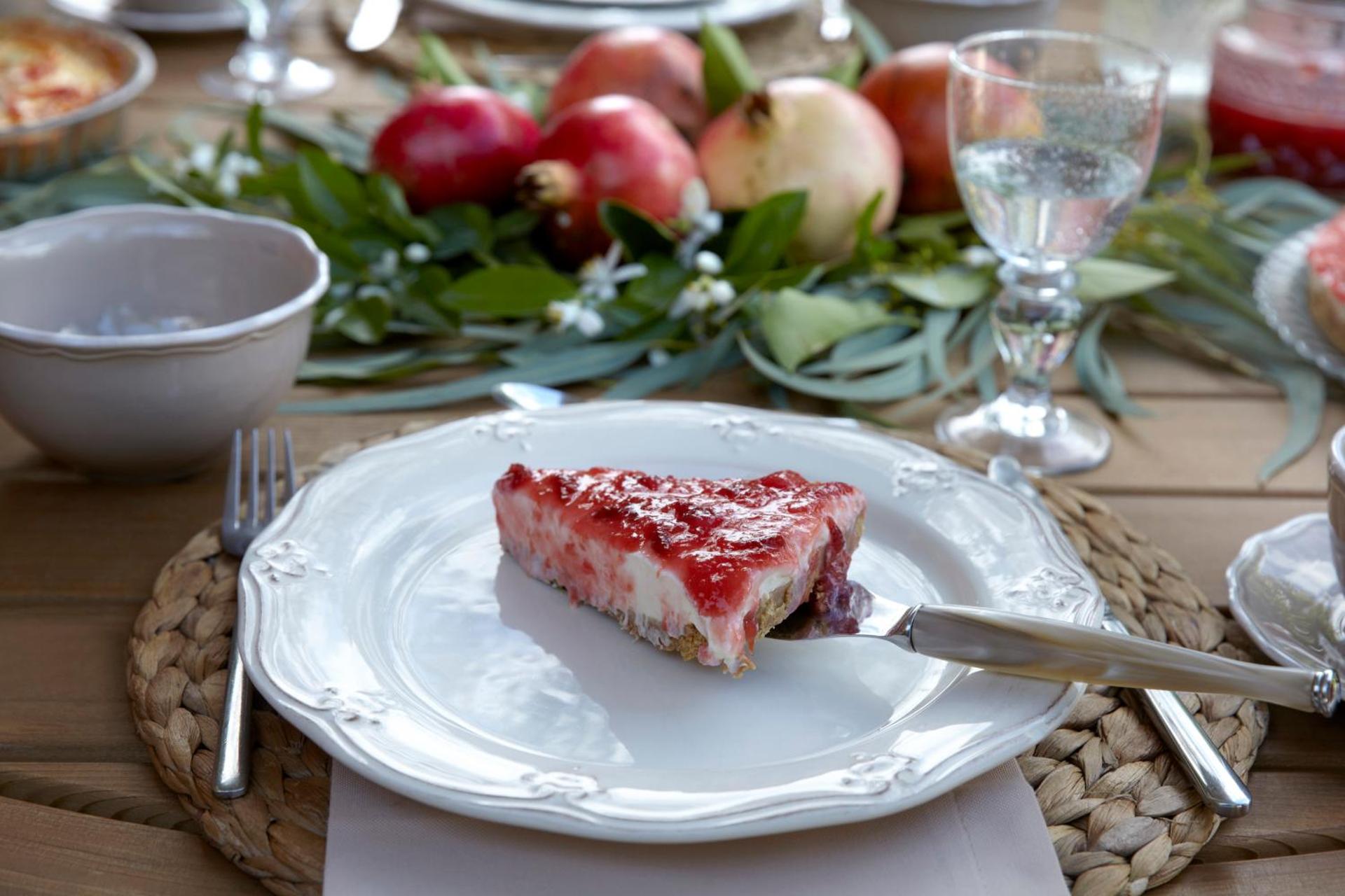 Avra Private Suites - Photo 19