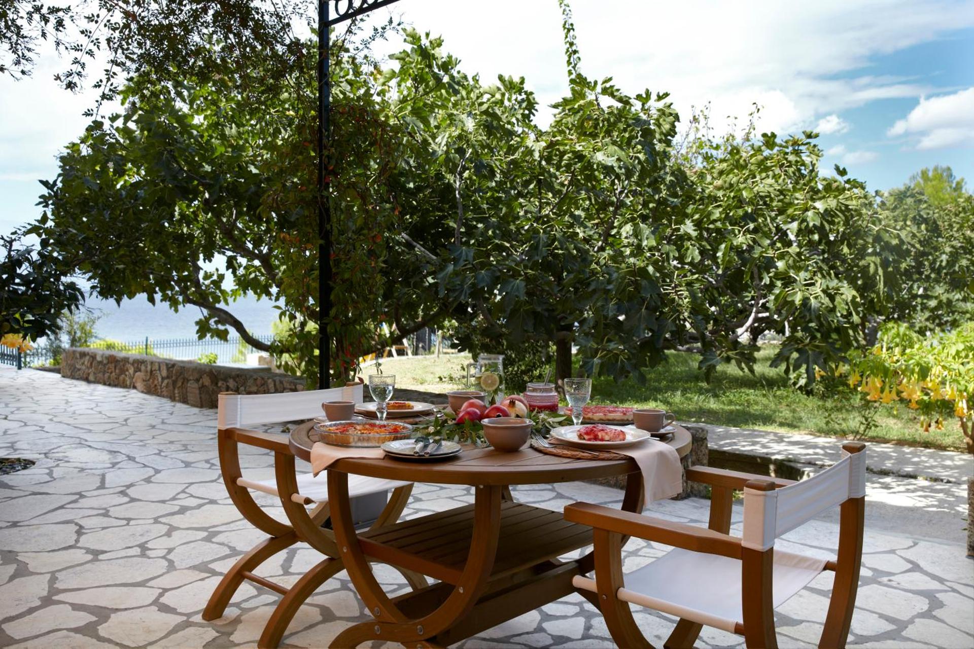 Avra Private Suites - Photo 51