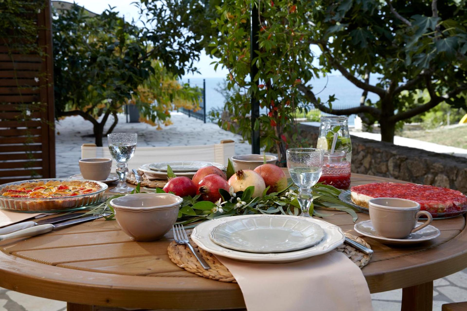 Avra Private Suites - Photo 11