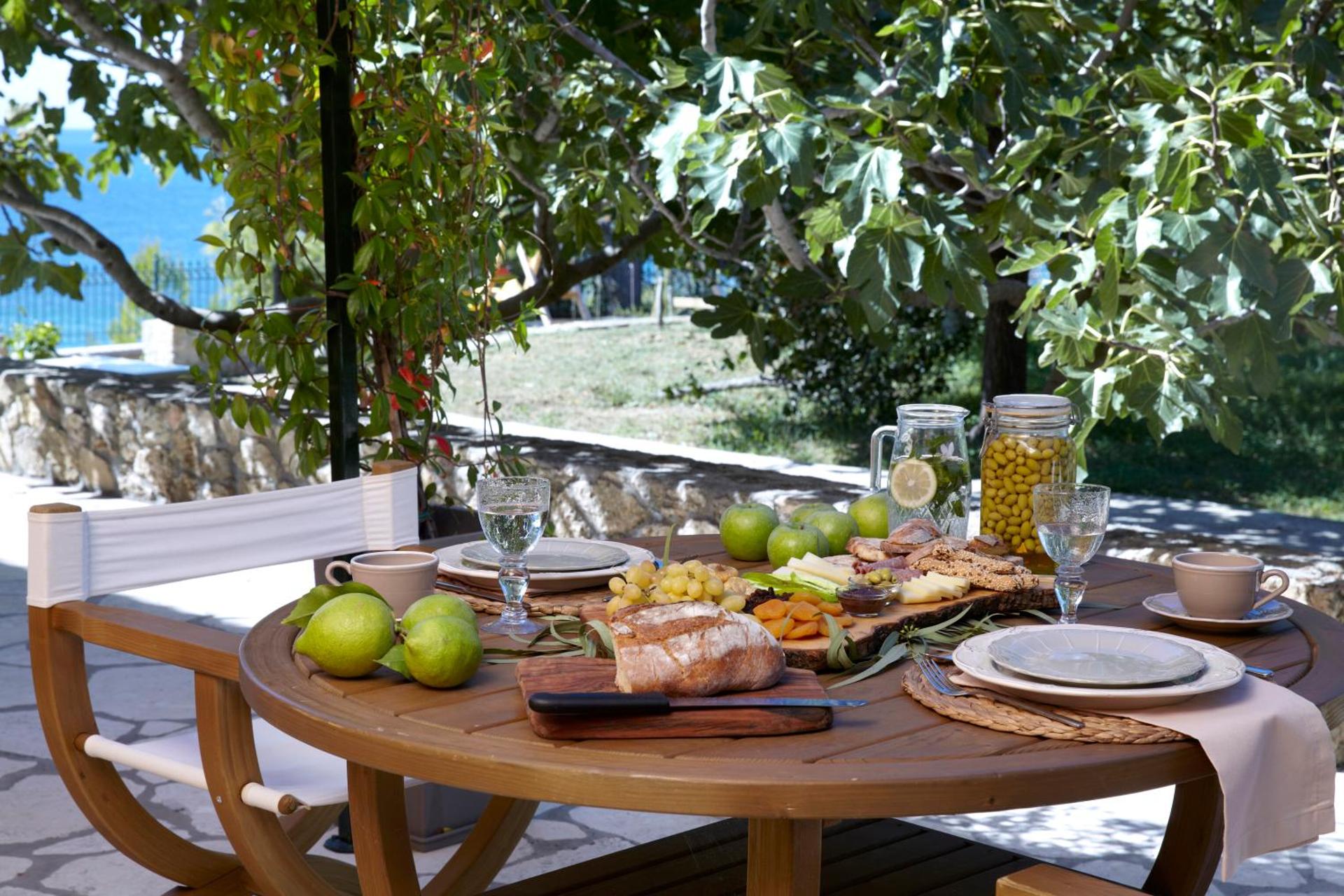 Avra Private Suites - Photo 13