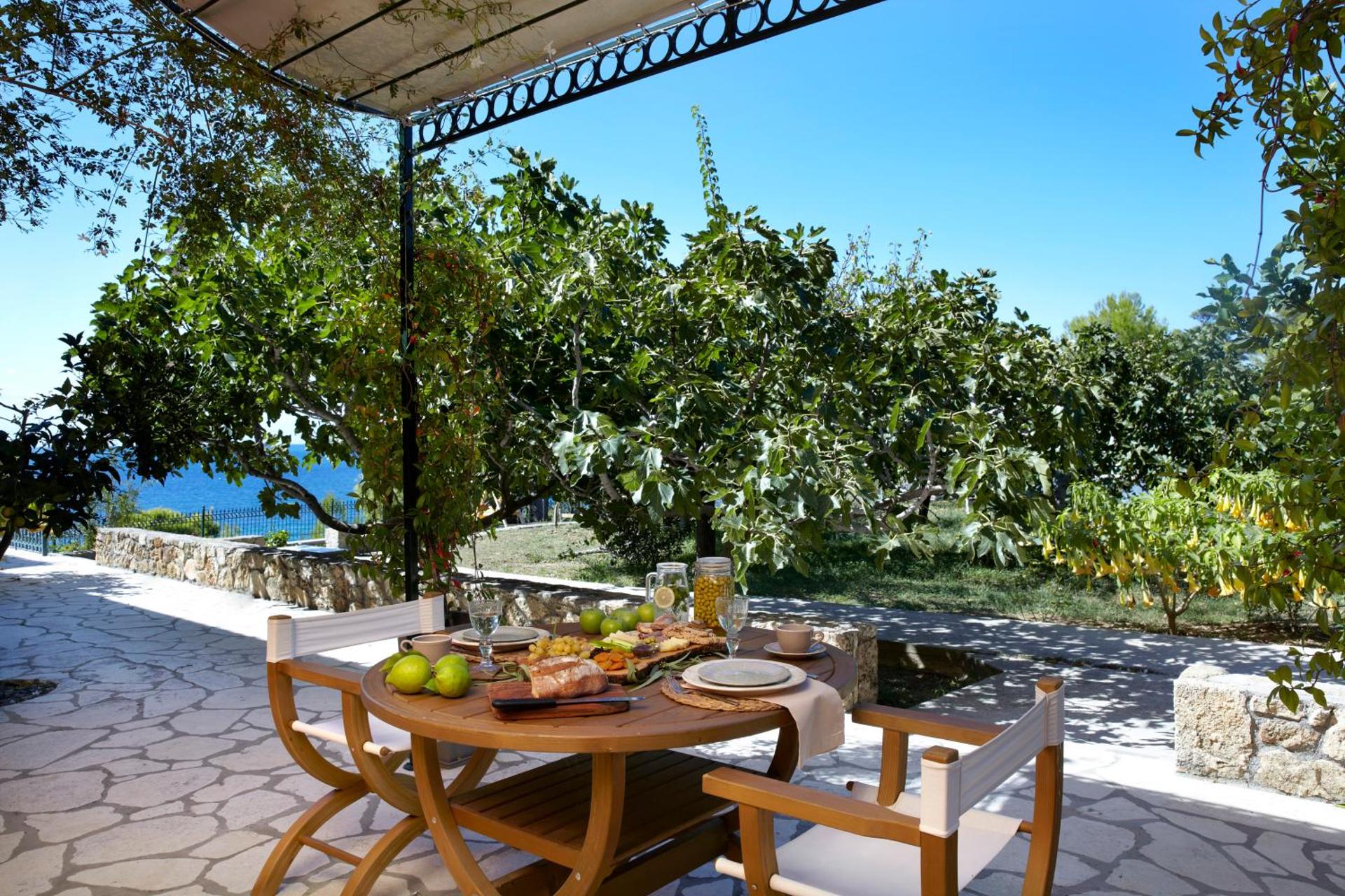 Avra Private Suites - Photo 52