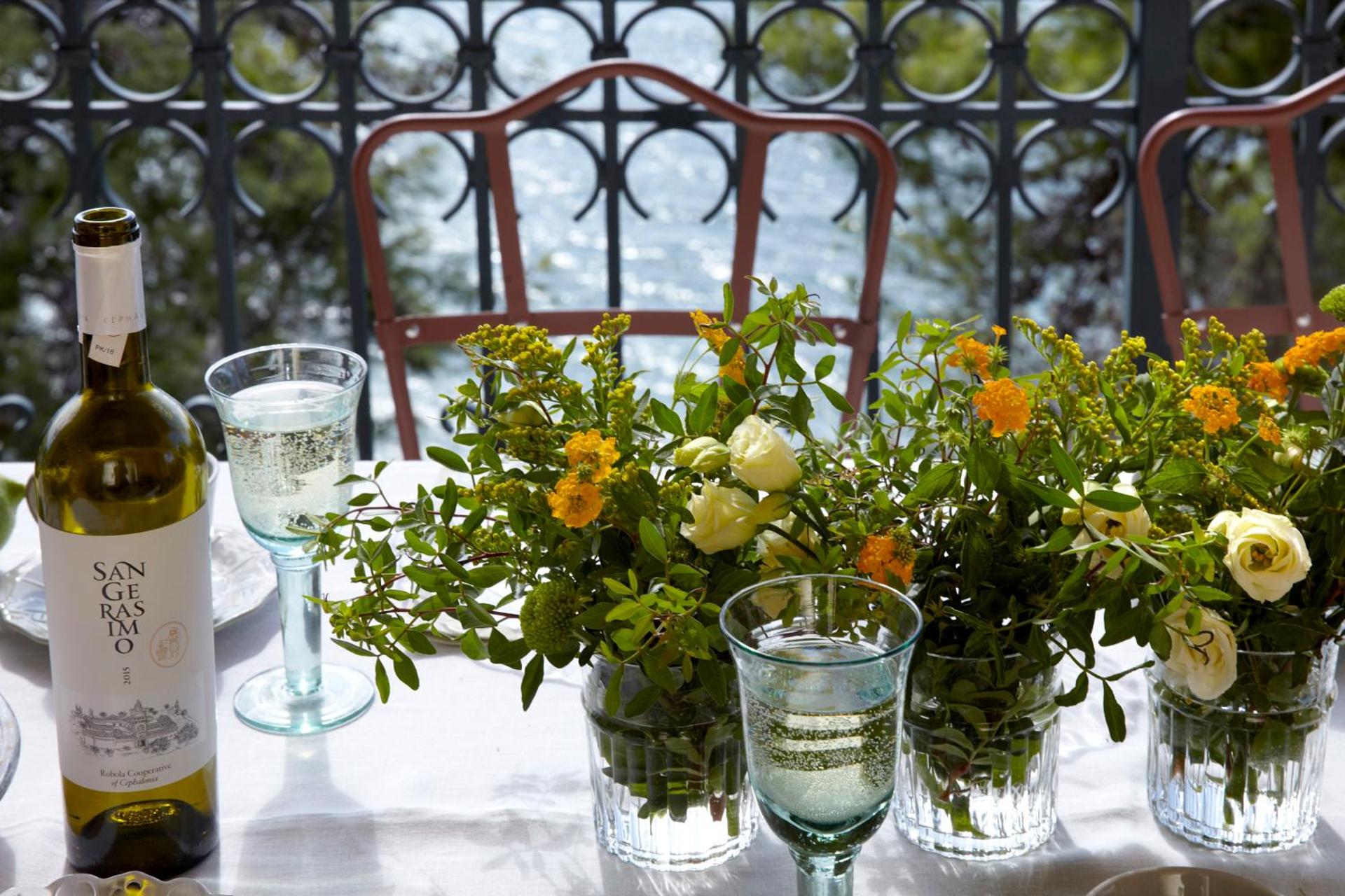 Avra Private Suites - Photo 84