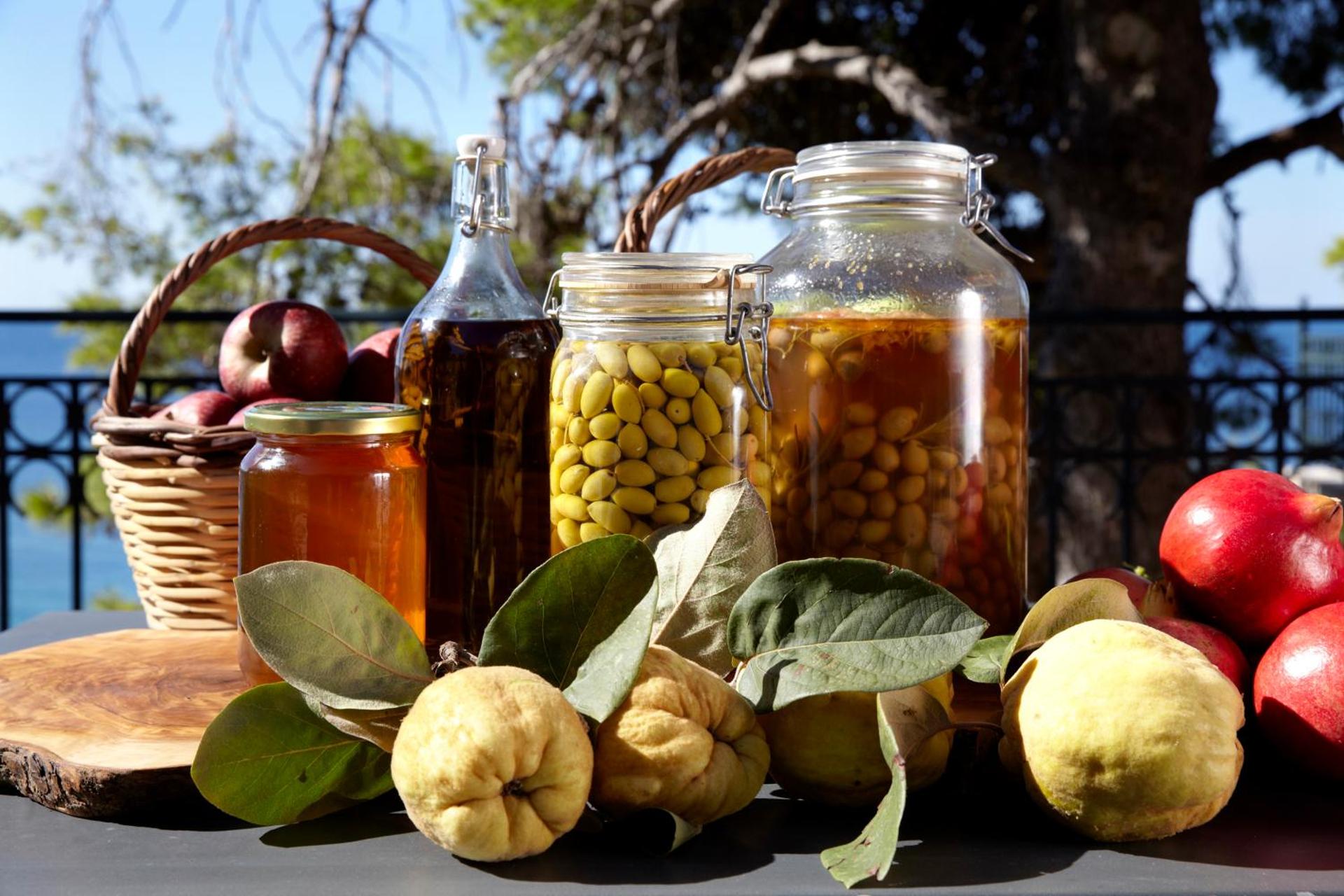 Avra Private Suites - Photo 43