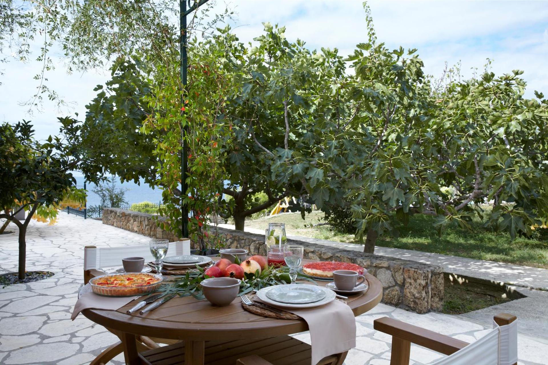 Avra Private Suites - Photo 44