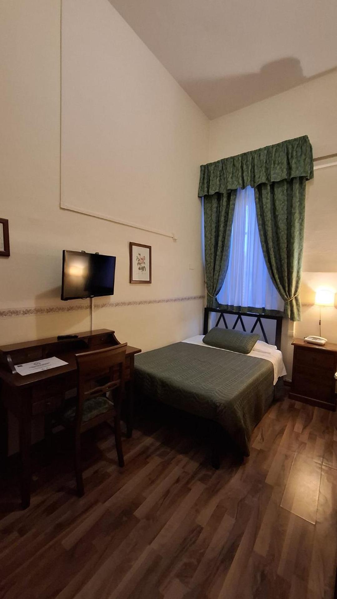 Hotel del Centro - Photo 35