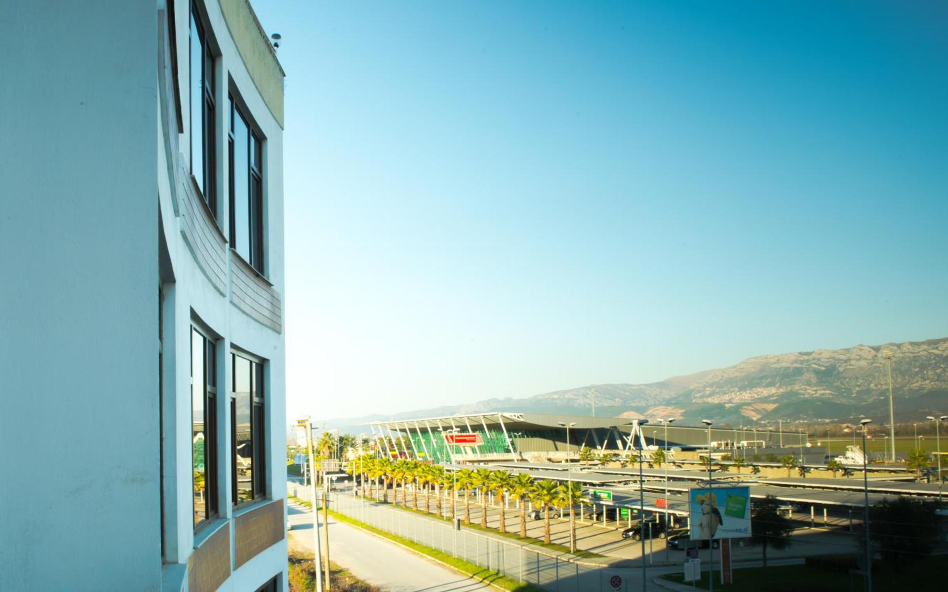 Hotel Airport Tirana - Photo 55