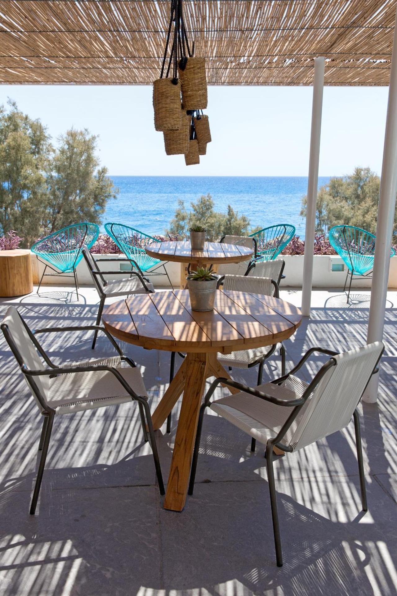 Kamari Beach Hotel - Photo 37