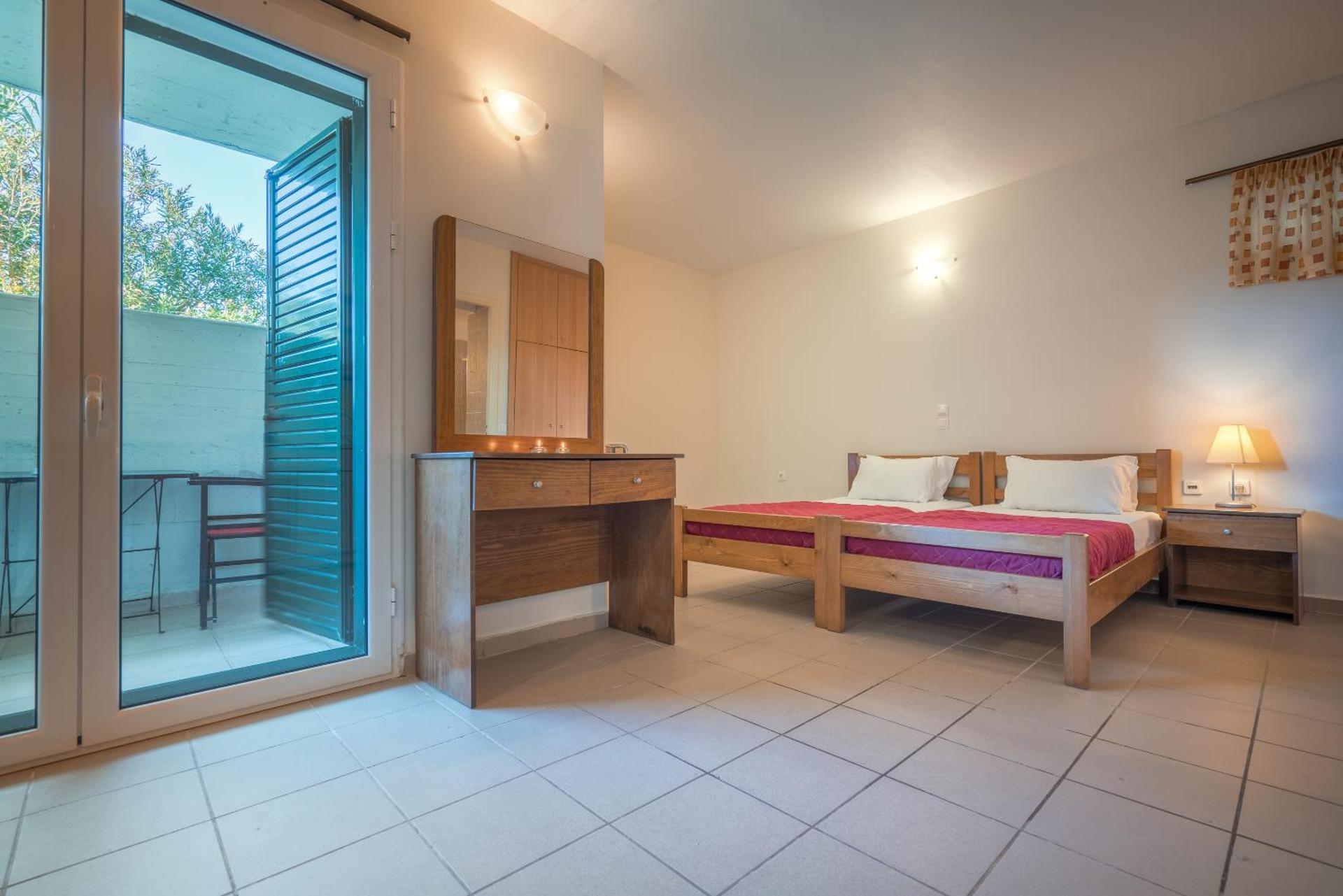 Budget Triple Room semi-basement - Photo 2