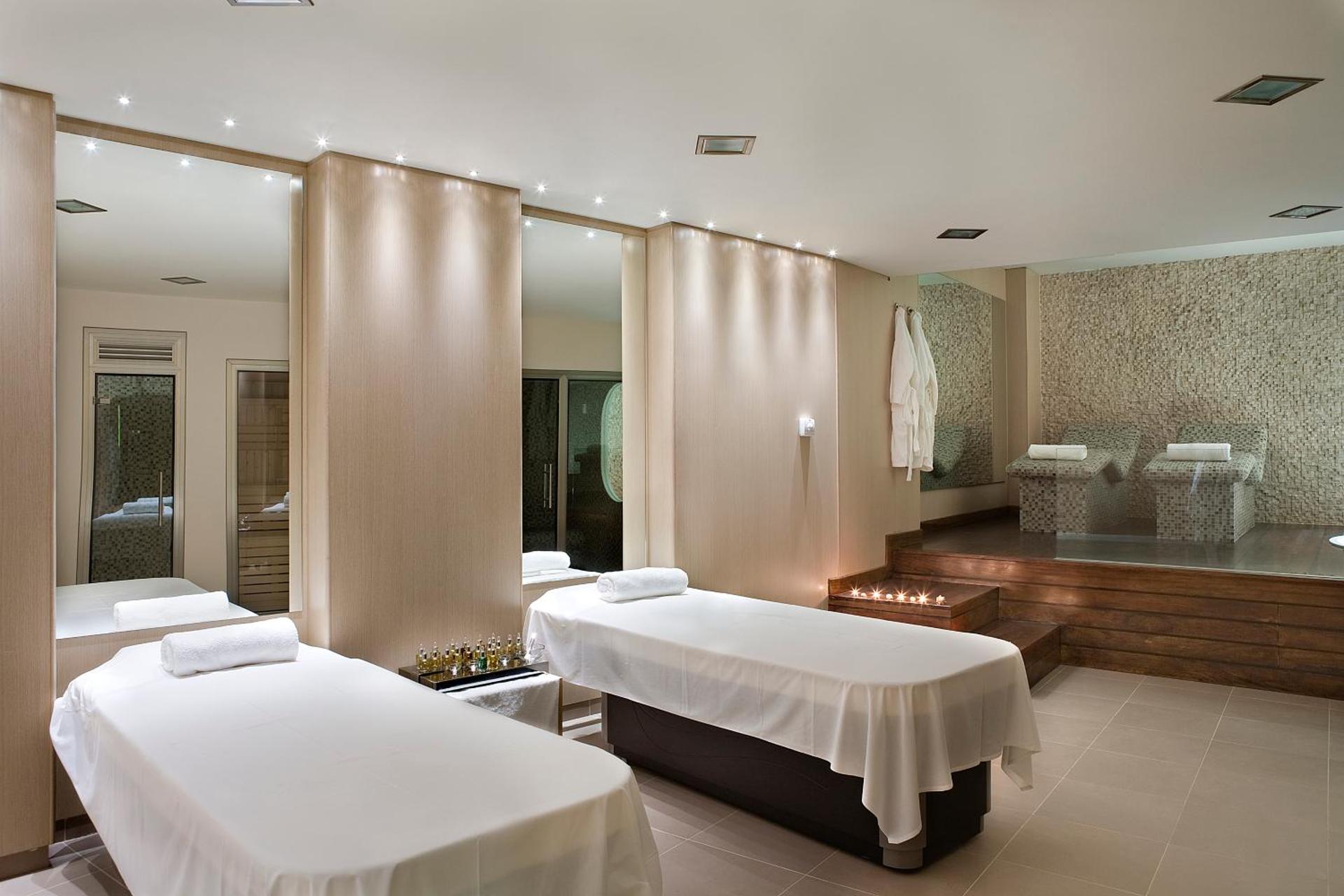 Ramada Plaza by Wyndham Thraki - Photo 170