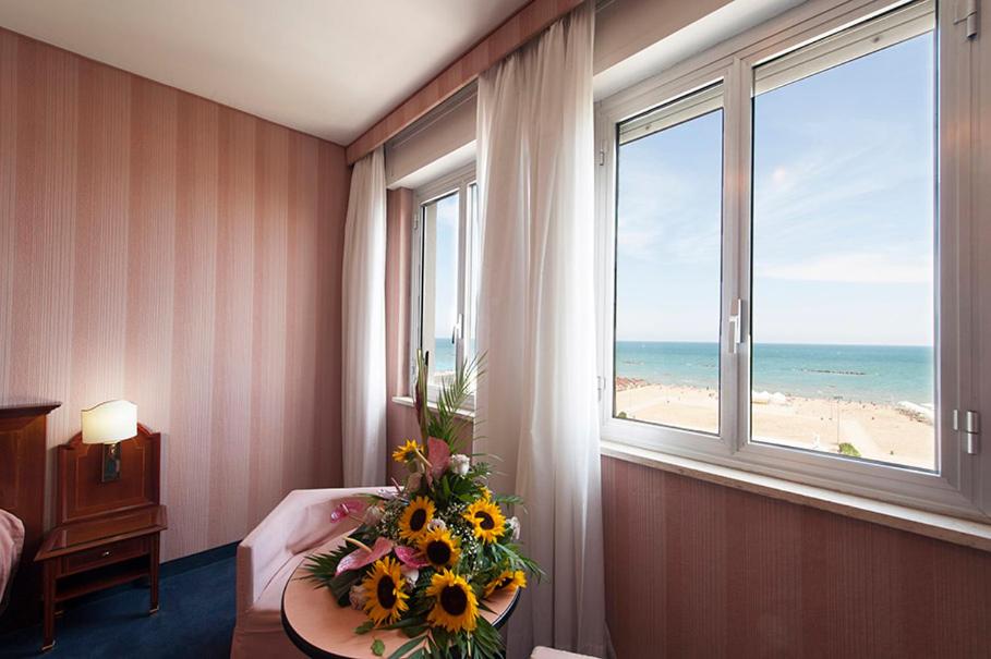 Hotel Esplanade - Photo 16