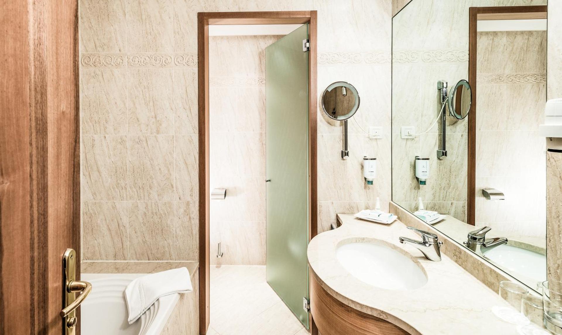 Hotel Luna Mondschein - Photo 43