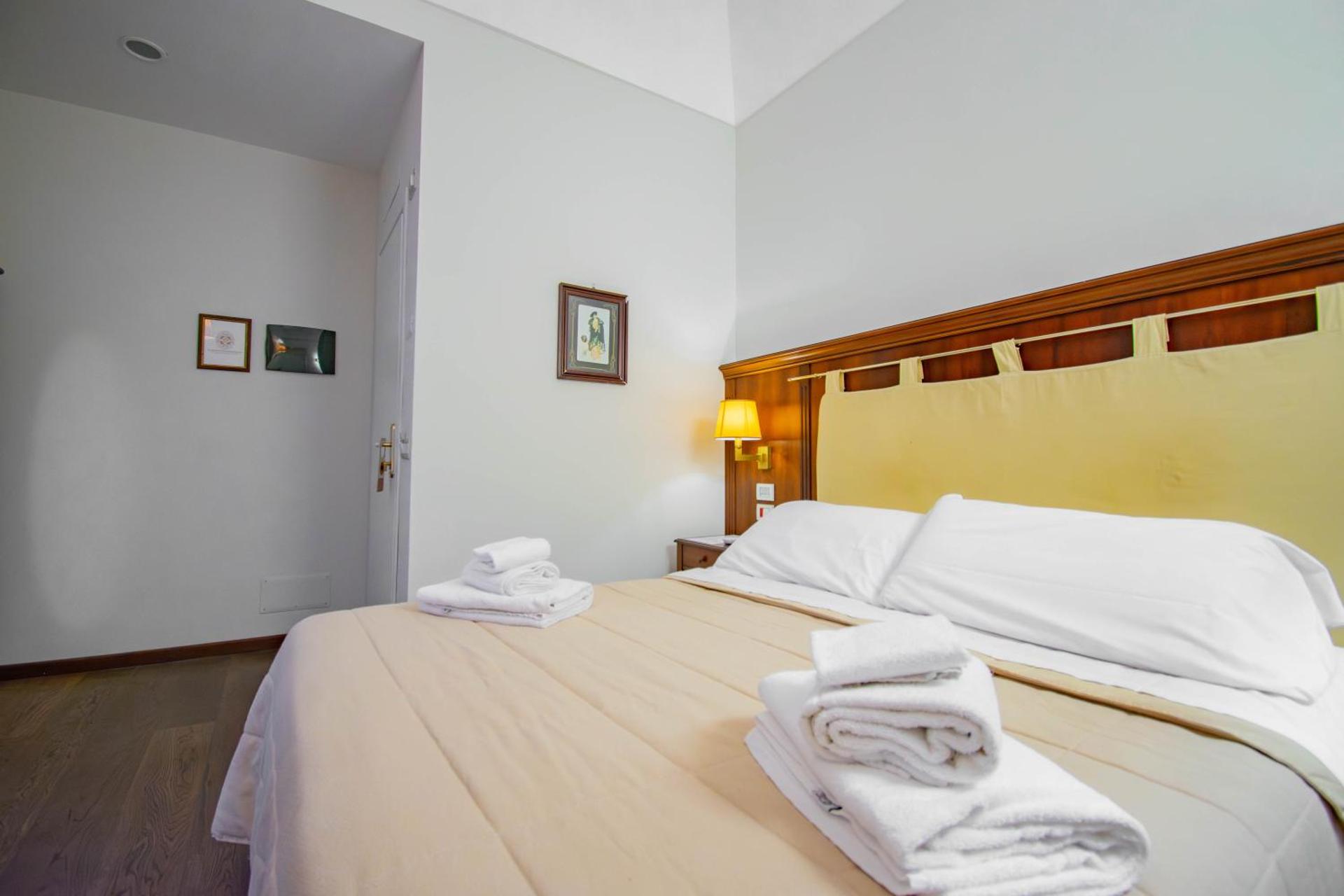 Hotel La Plumeria - Photo 8