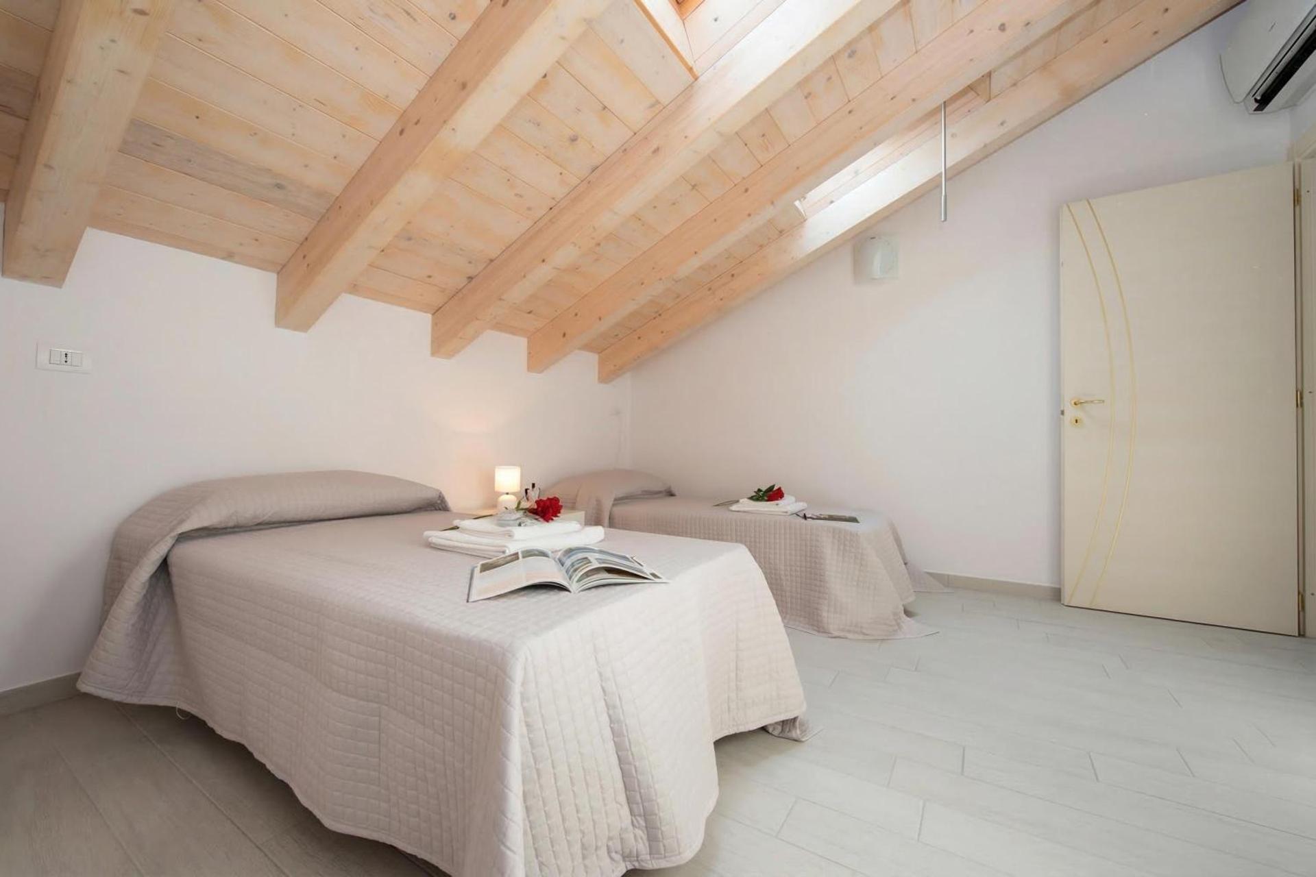 Silver Lake Apartment - Happy Rentals - Photo 11