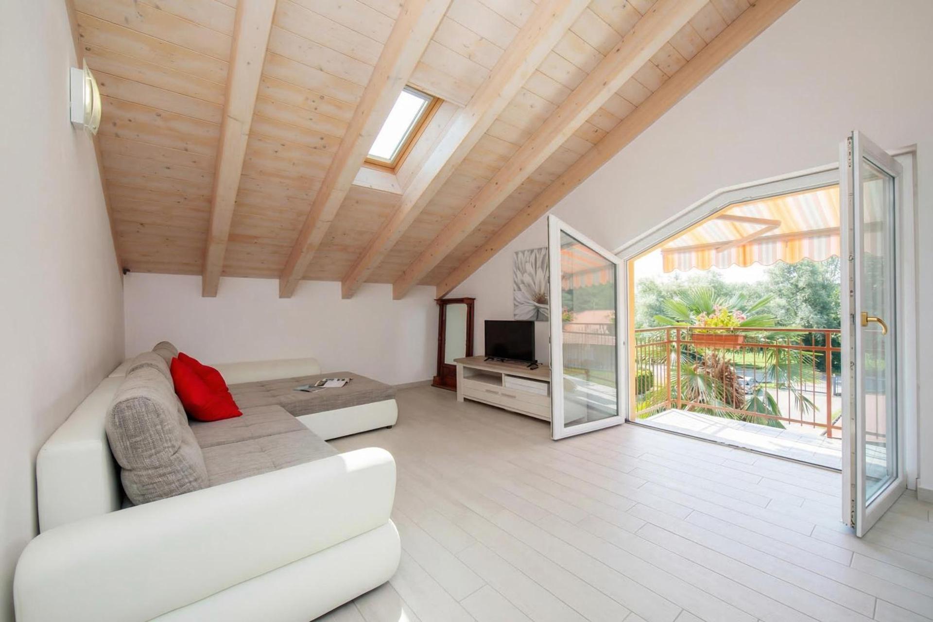 Silver Lake Apartment - Happy Rentals - Photo 14