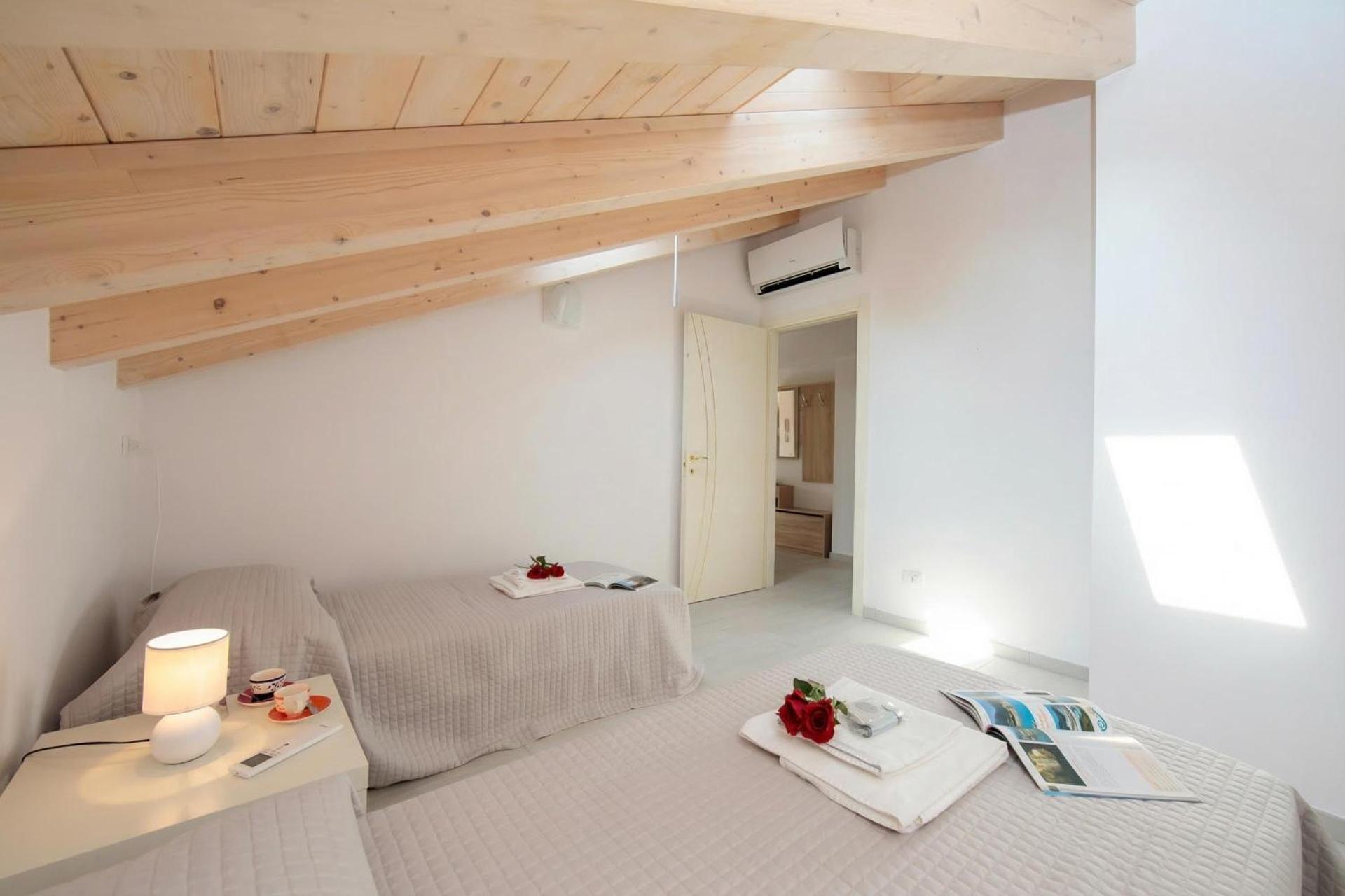 Silver Lake Apartment - Happy Rentals - Photo 22